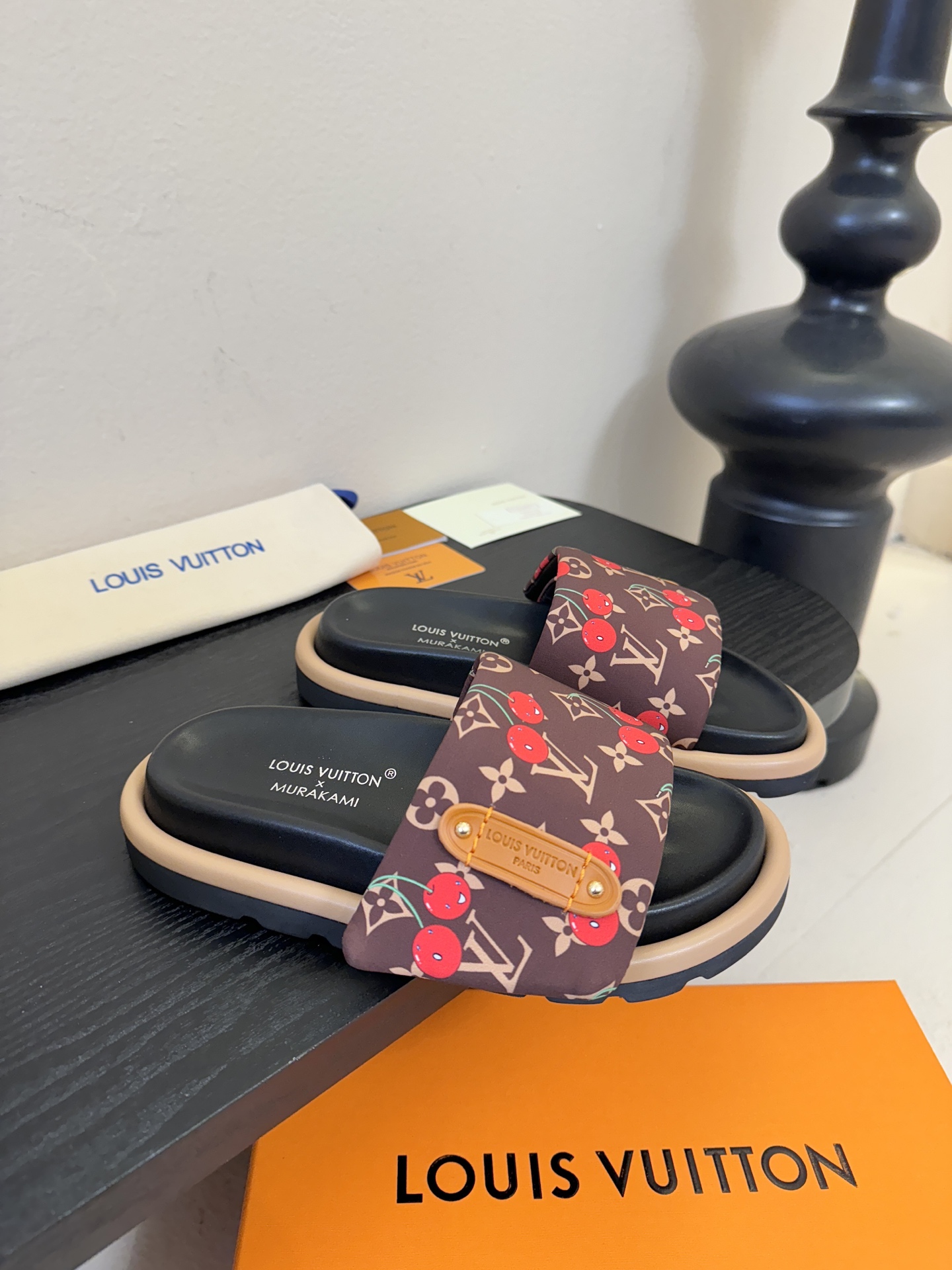 𝐋𝐨𝐮𝐢𝐬 𝐕𝐮𝐢𝐭𝐭𝐨面包拖款春夏穿搭出勤率最高的拖鞋上脚超级无敌舒服，贴合脚部不挑脚型宽脚背的姐妹也