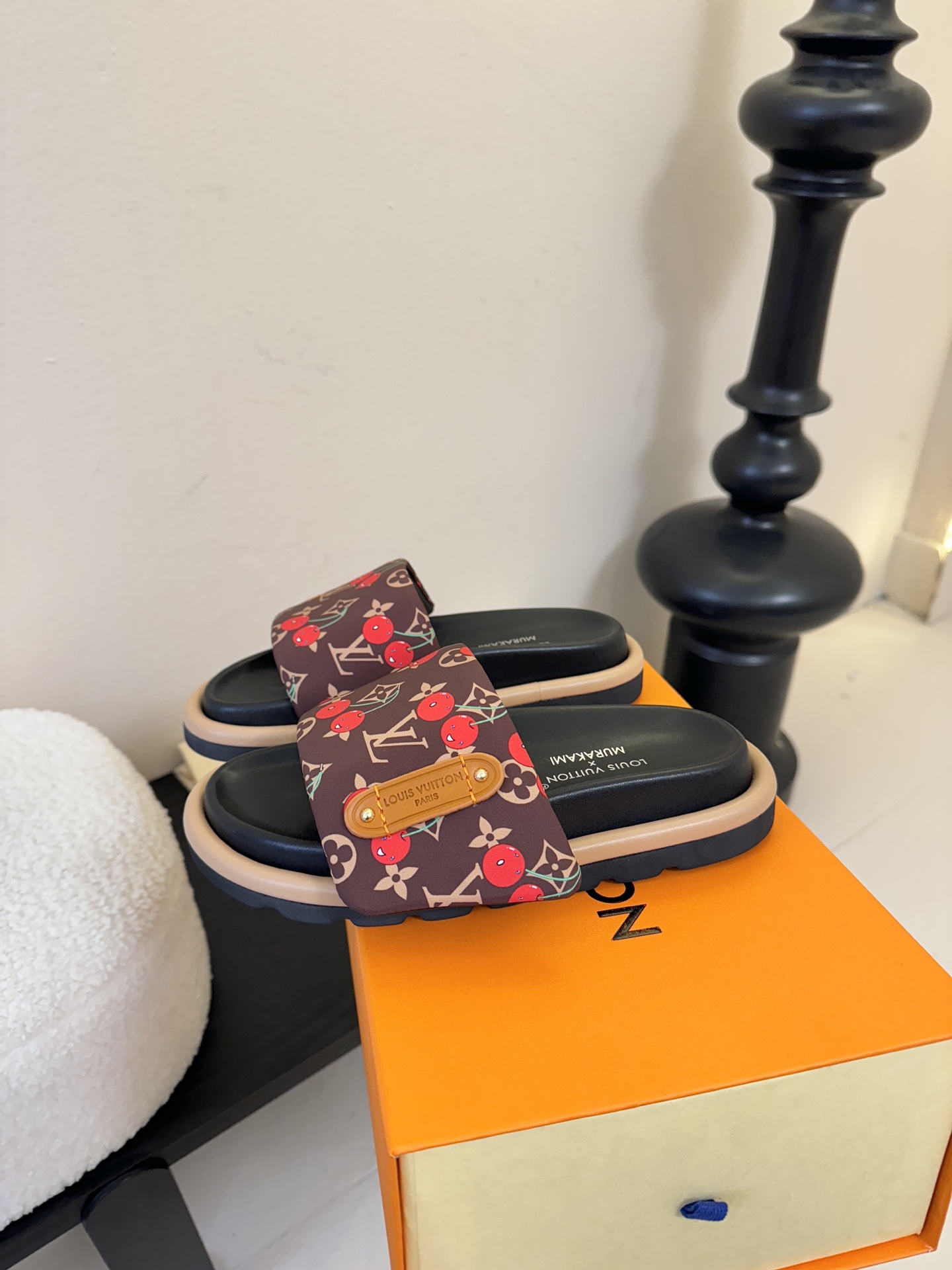 𝐋𝐨𝐮𝐢𝐬 𝐕𝐮𝐢𝐭𝐭𝐨面包拖款春夏穿搭出勤率最高的拖鞋上脚超级无敌舒服，贴合脚部不挑脚型宽脚背的姐妹也