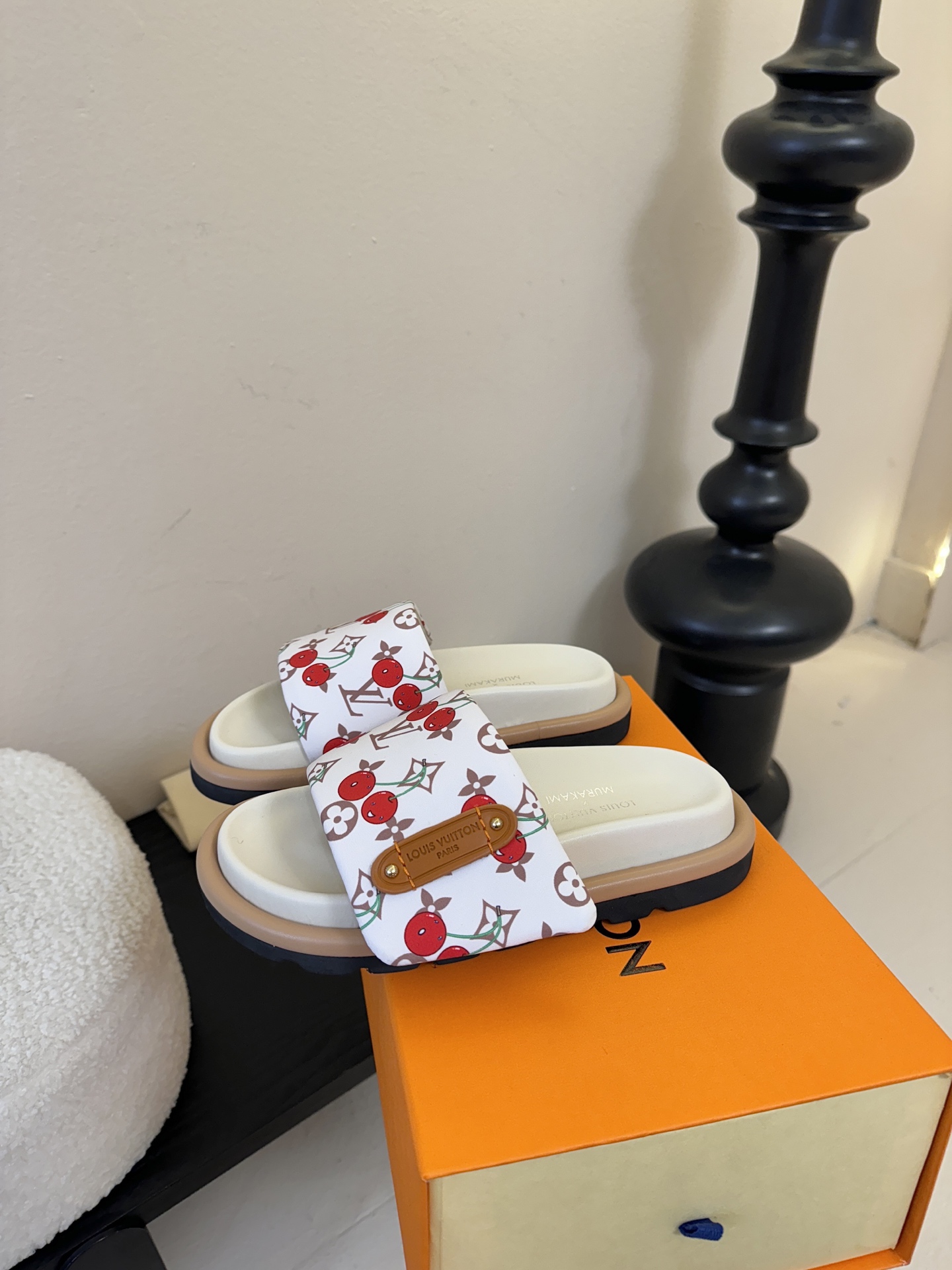 𝐋𝐨𝐮𝐢𝐬 𝐕𝐮𝐢𝐭𝐭𝐨面包拖款春夏穿搭出勤率最高的拖鞋上脚超级无敌舒服，贴合脚部不挑脚型宽脚背的姐妹也