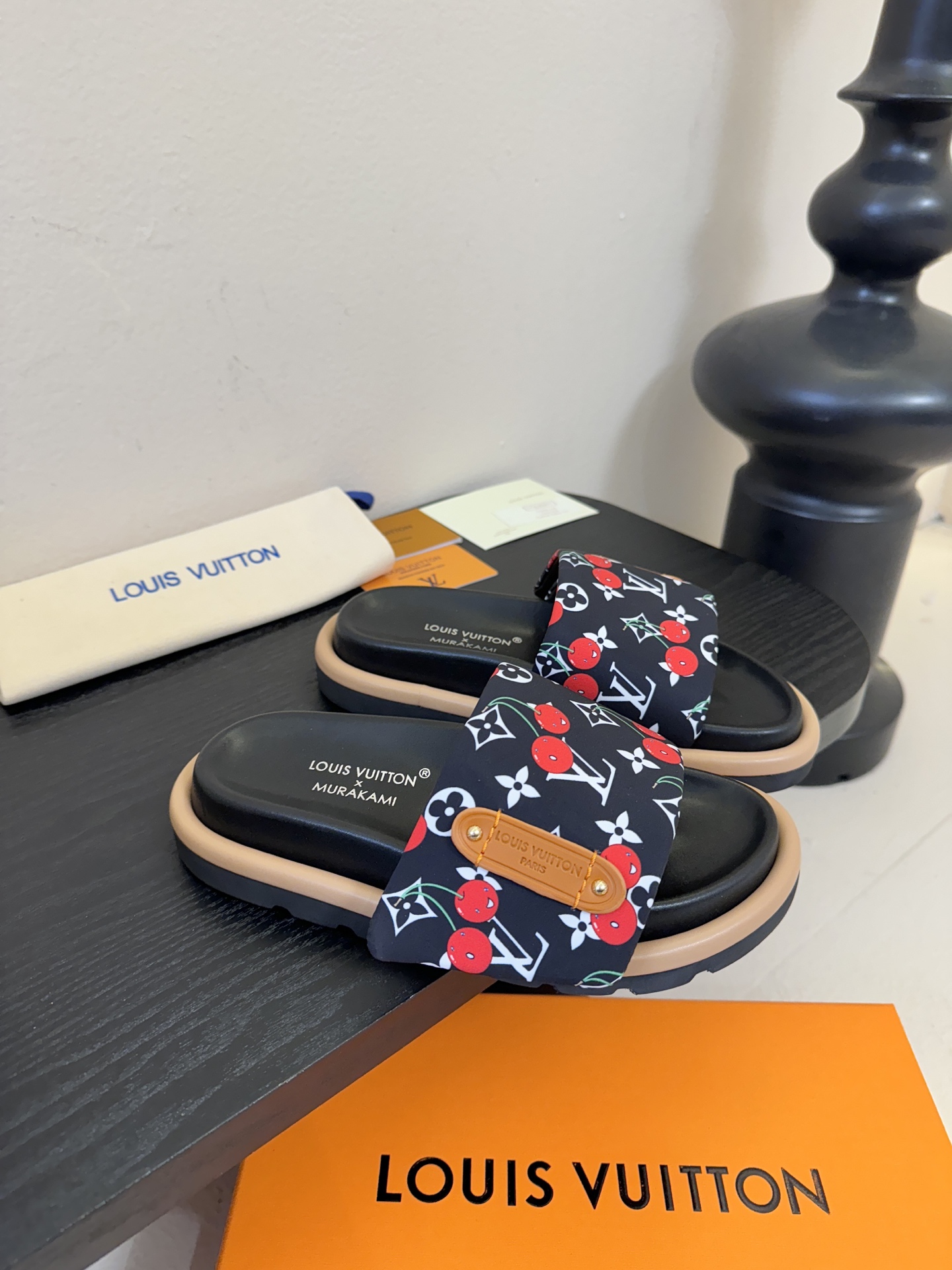 𝐋𝐨𝐮𝐢𝐬 𝐕𝐮𝐢𝐭𝐭𝐨面包拖款春夏穿搭出勤率最高的拖鞋上脚超级无敌舒服，贴合脚部不挑脚型宽脚背的姐妹也