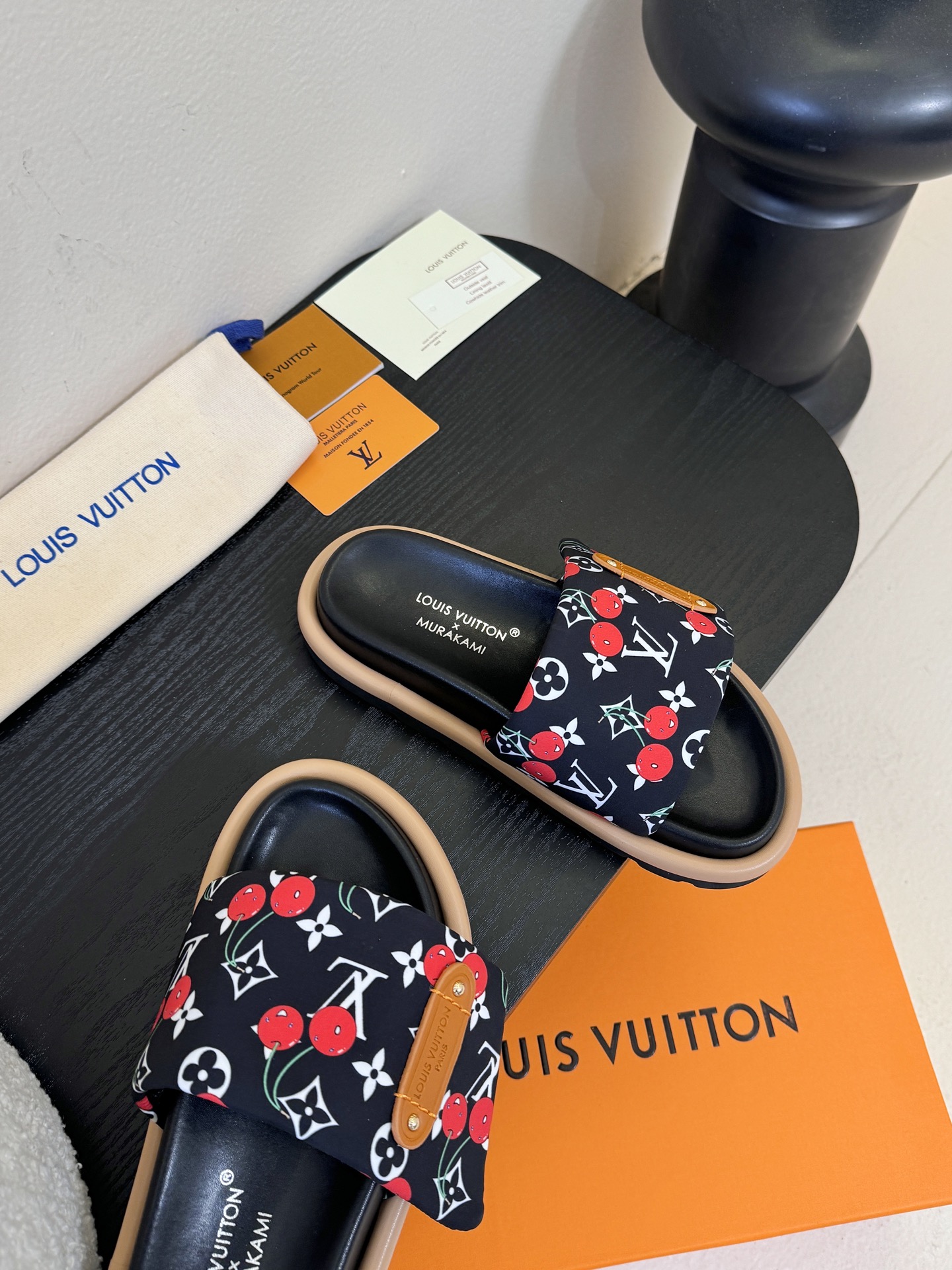 𝐋𝐨𝐮𝐢𝐬 𝐕𝐮𝐢𝐭𝐭𝐨面包拖款春夏穿搭出勤率最高的拖鞋上脚超级无敌舒服，贴合脚部不挑脚型宽脚背的姐妹也