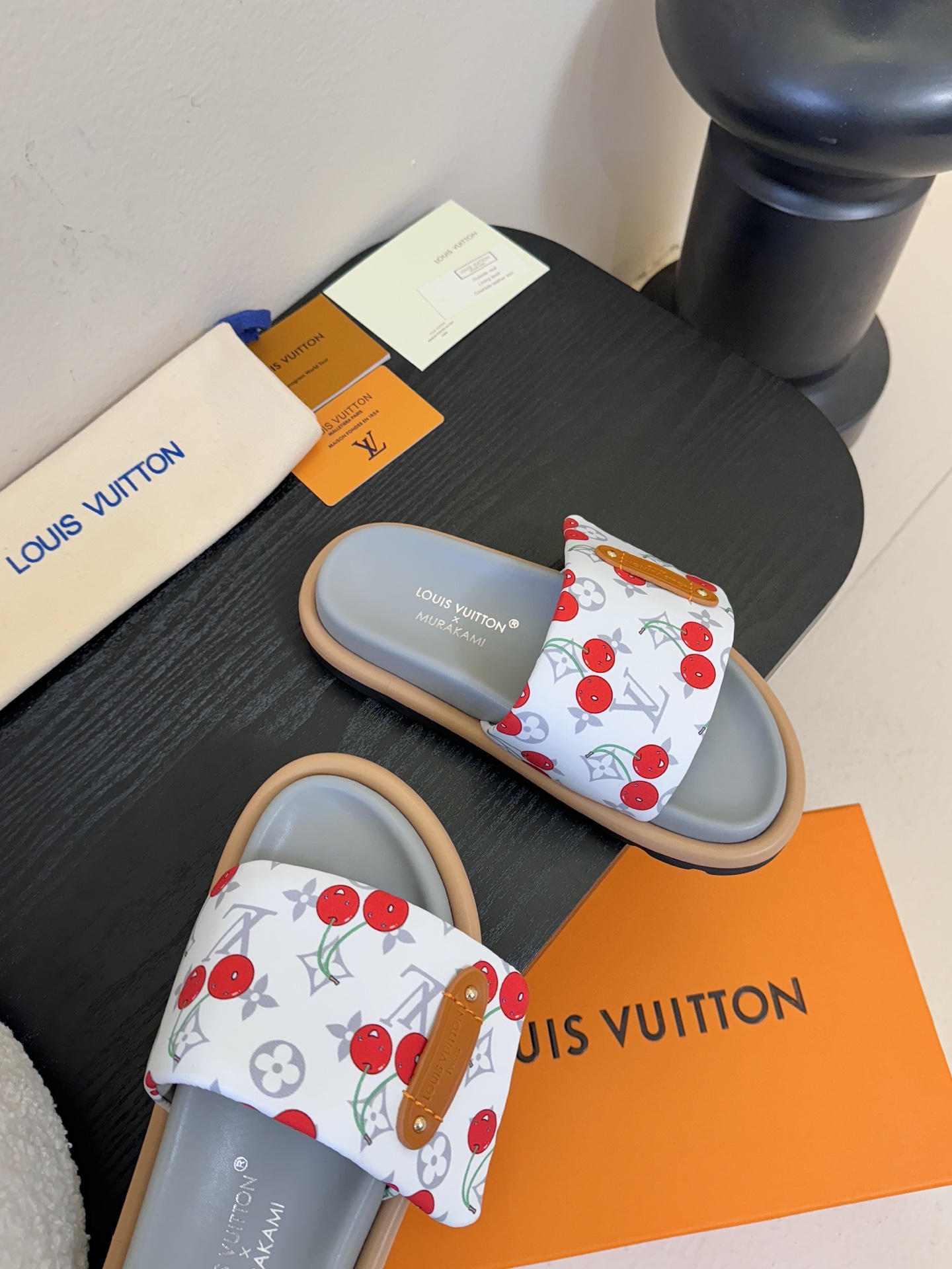 𝐋𝐨𝐮𝐢𝐬 𝐕𝐮𝐢𝐭𝐭𝐨面包拖款春夏穿搭出勤率最高的拖鞋上脚超级无敌舒服，贴合脚部不挑脚型宽脚背的姐妹也