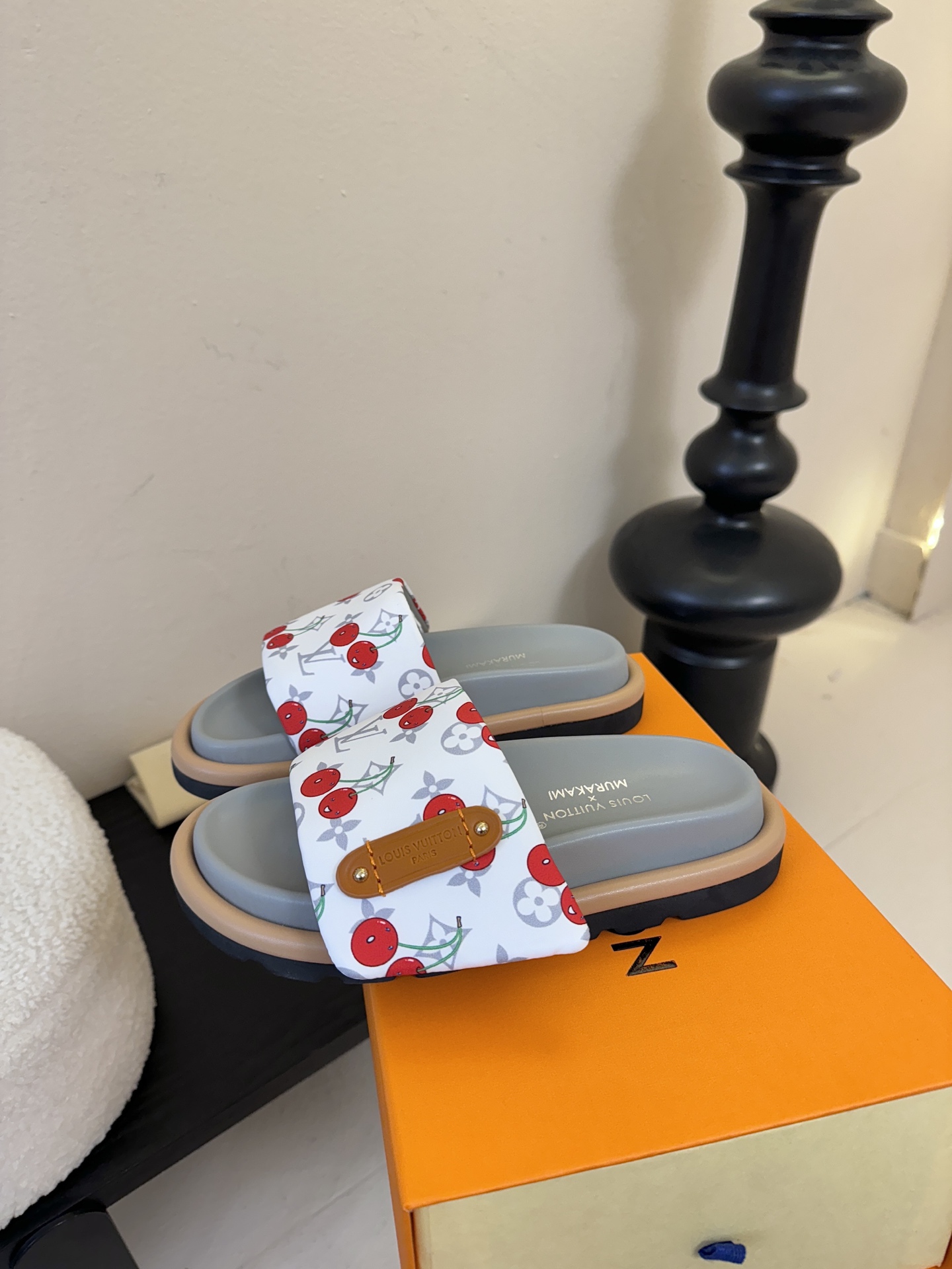 𝐋𝐨𝐮𝐢𝐬 𝐕𝐮𝐢𝐭𝐭𝐨面包拖款春夏穿搭出勤率最高的拖鞋上脚超级无敌舒服，贴合脚部不挑脚型宽脚背的姐妹也