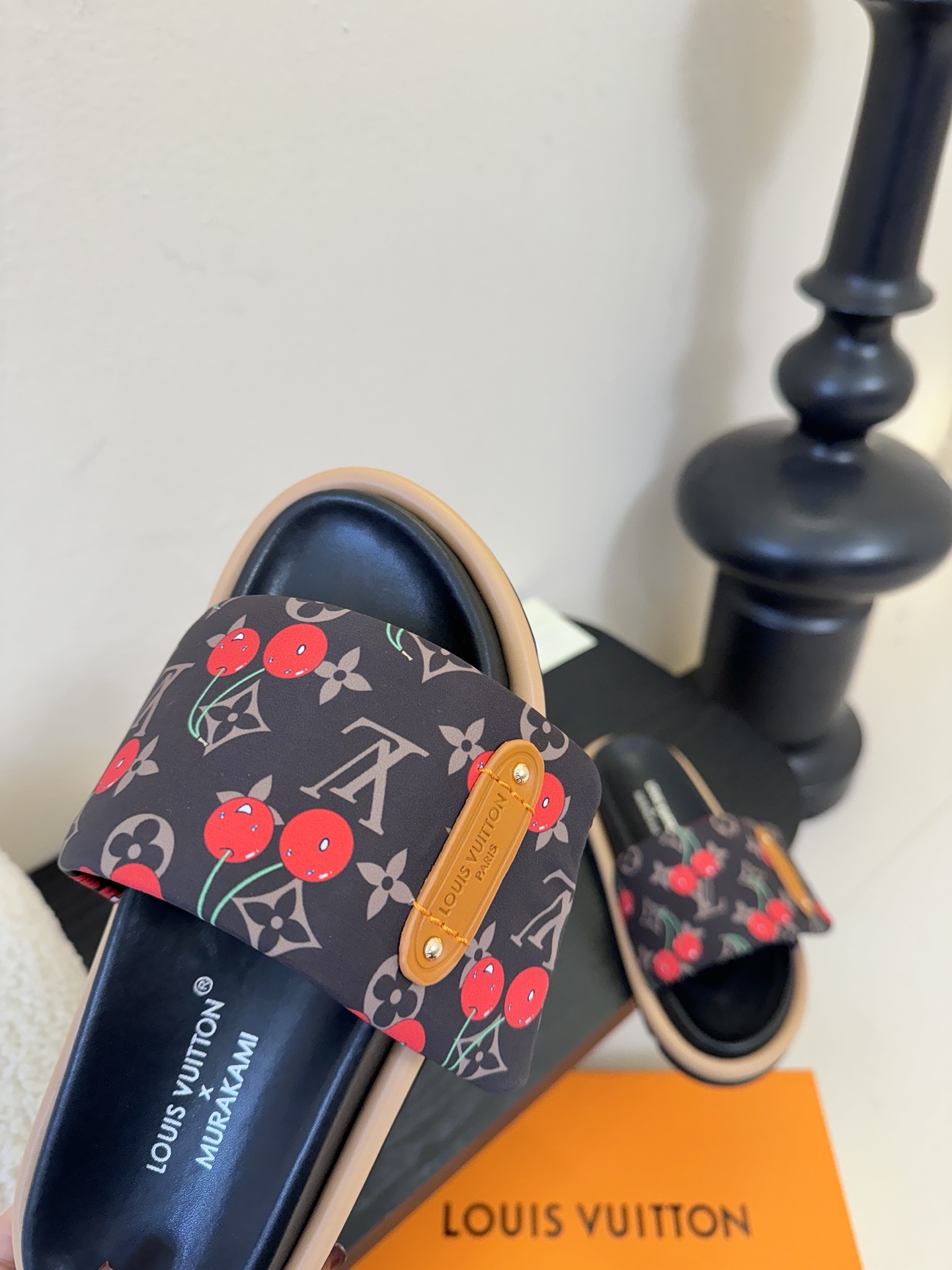 𝐋𝐨𝐮𝐢𝐬 𝐕𝐮𝐢𝐭𝐭𝐨面包拖款春夏穿搭出勤率最高的拖鞋上脚超级无敌舒服，贴合脚部不挑脚型宽脚背的姐妹也