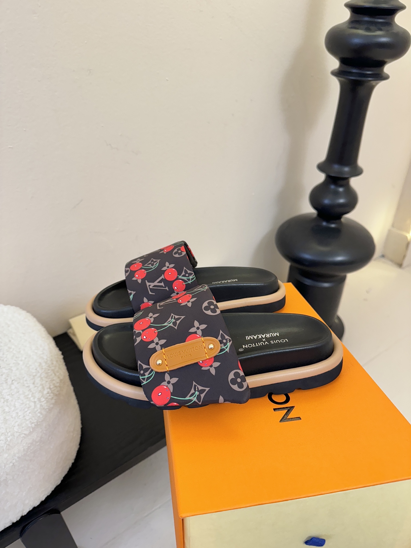 𝐋𝐨𝐮𝐢𝐬 𝐕𝐮𝐢𝐭𝐭𝐨面包拖款春夏穿搭出勤率最高的拖鞋上脚超级无敌舒服，贴合脚部不挑脚型宽脚背的姐妹也