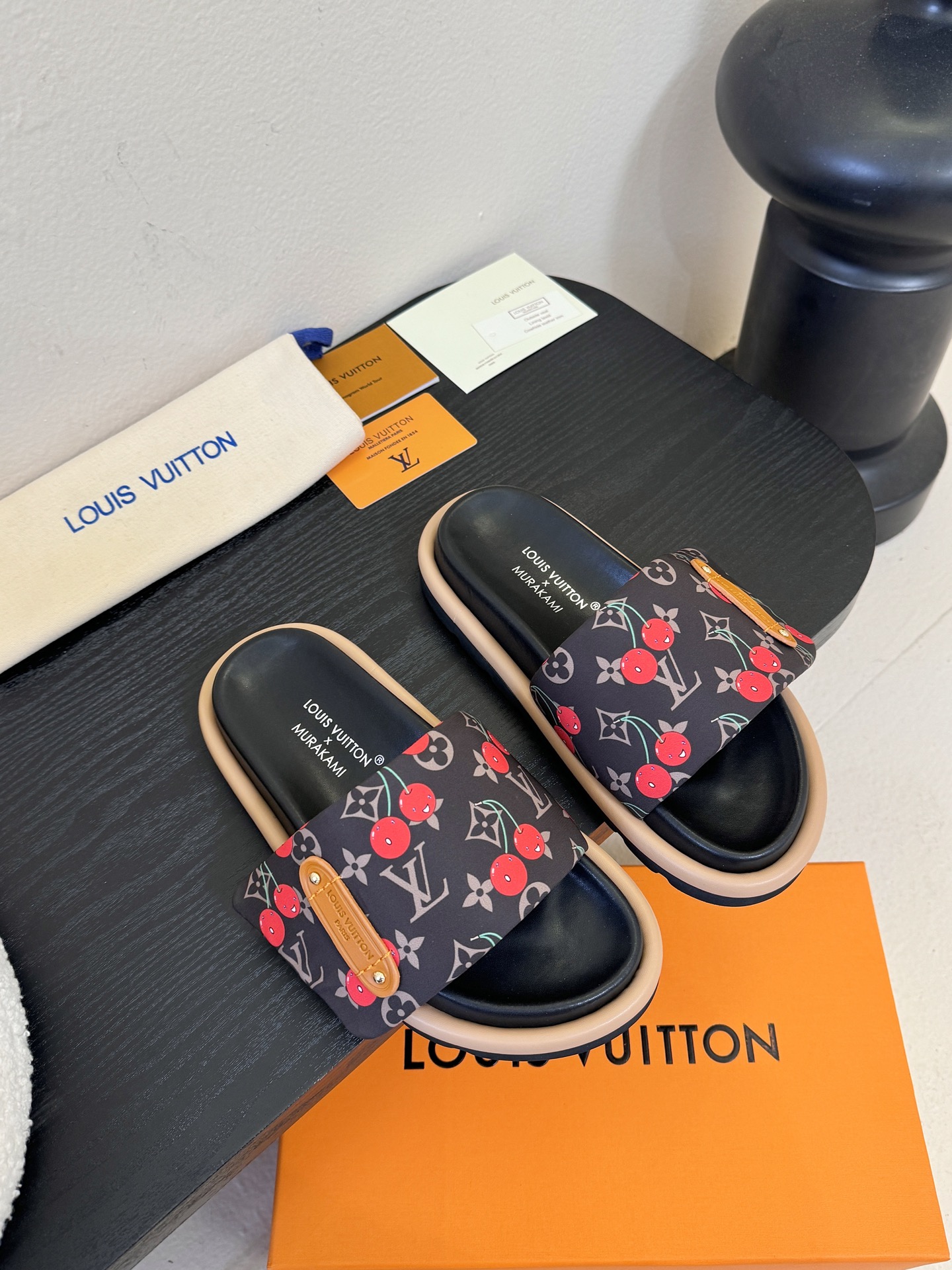 𝐋𝐨𝐮𝐢𝐬 𝐕𝐮𝐢𝐭𝐭𝐨面包拖款春夏穿搭出勤率最高的拖鞋上脚超级无敌舒服，贴合脚部不挑脚型宽脚背的姐妹也