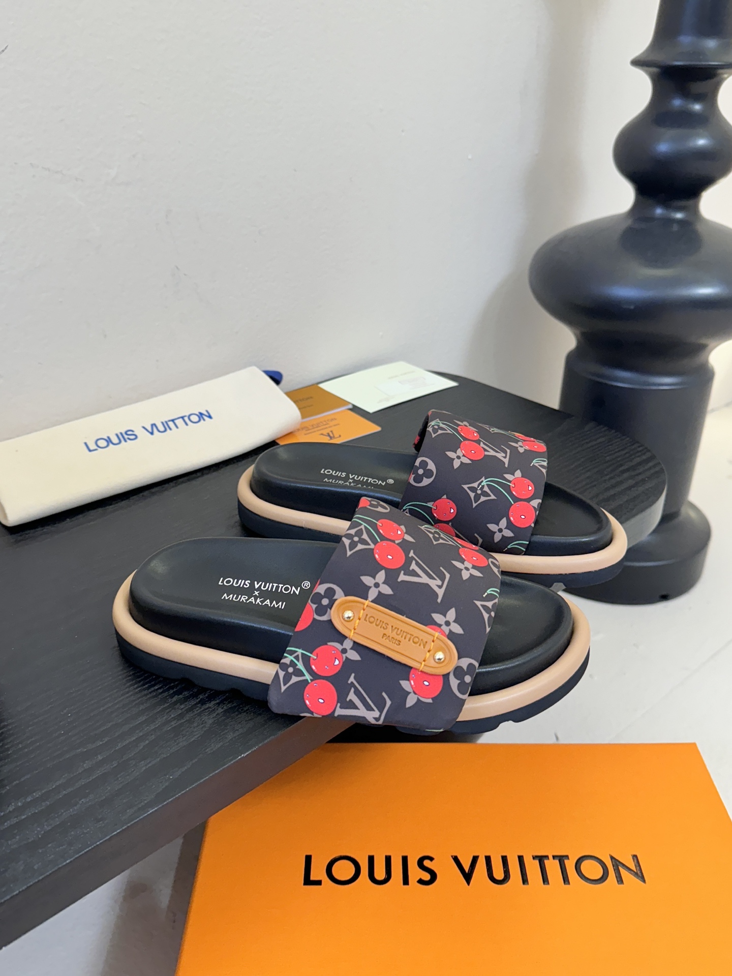 𝐋𝐨𝐮𝐢𝐬 𝐕𝐮𝐢𝐭𝐭𝐨面包拖款春夏穿搭出勤率最高的拖鞋上脚超级无敌舒服，贴合脚部不挑脚型宽脚背的姐妹也