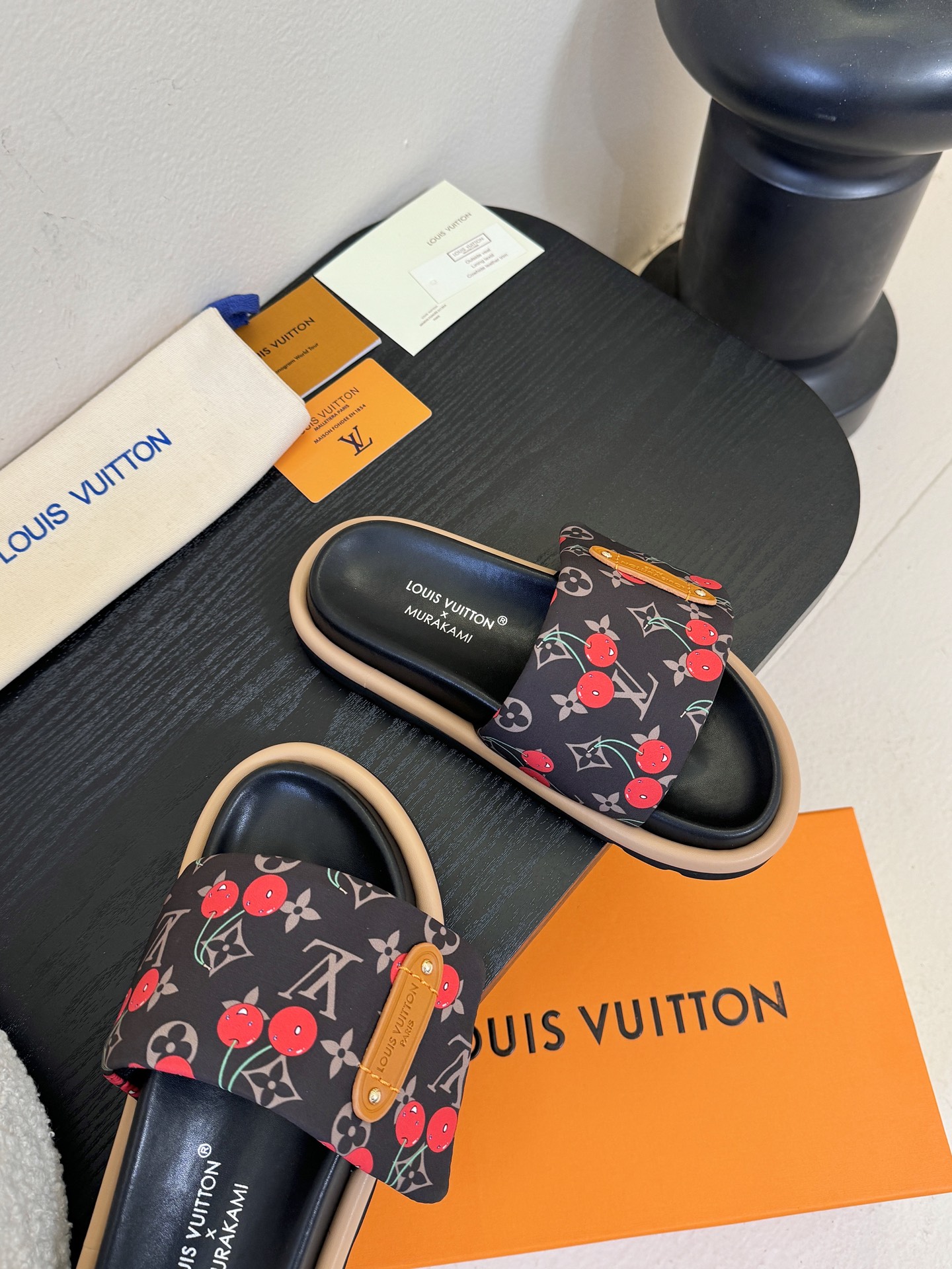 𝐋𝐨𝐮𝐢𝐬 𝐕𝐮𝐢𝐭𝐭𝐨面包拖款春夏穿搭出勤率最高的拖鞋上脚超级无敌舒服，贴合脚部不挑脚型宽脚背的姐妹也