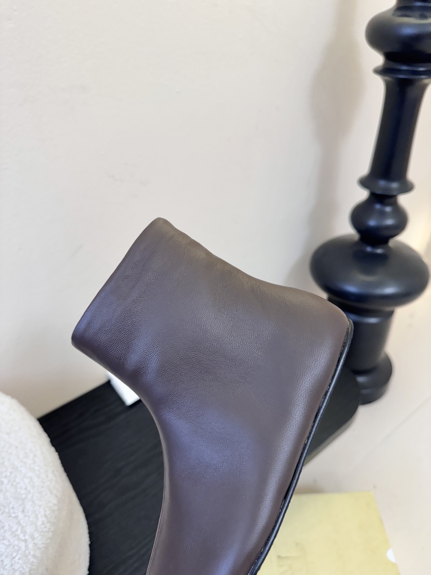 The ro*2026新款平底切尔西短靴很少会看到一款会做到这么精细、而且对脚的包容性特别强，把脚型修饰