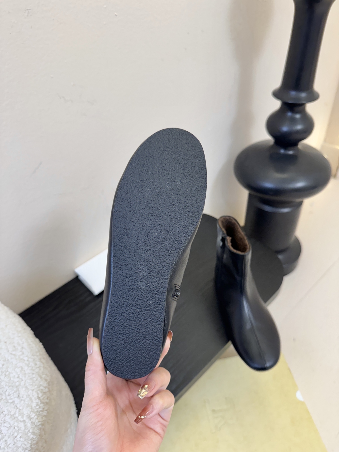 The ro*2026新款平底切尔西短靴很少会看到一款会做到这么精细、而且对脚的包容性特别强，把脚型修饰