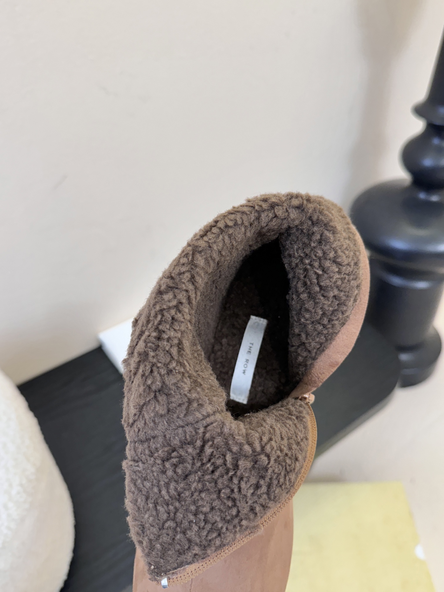 The ro*2026新款平底切尔西短靴很少会看到一款会做到这么精细、而且对脚的包容性特别强，把脚型修饰