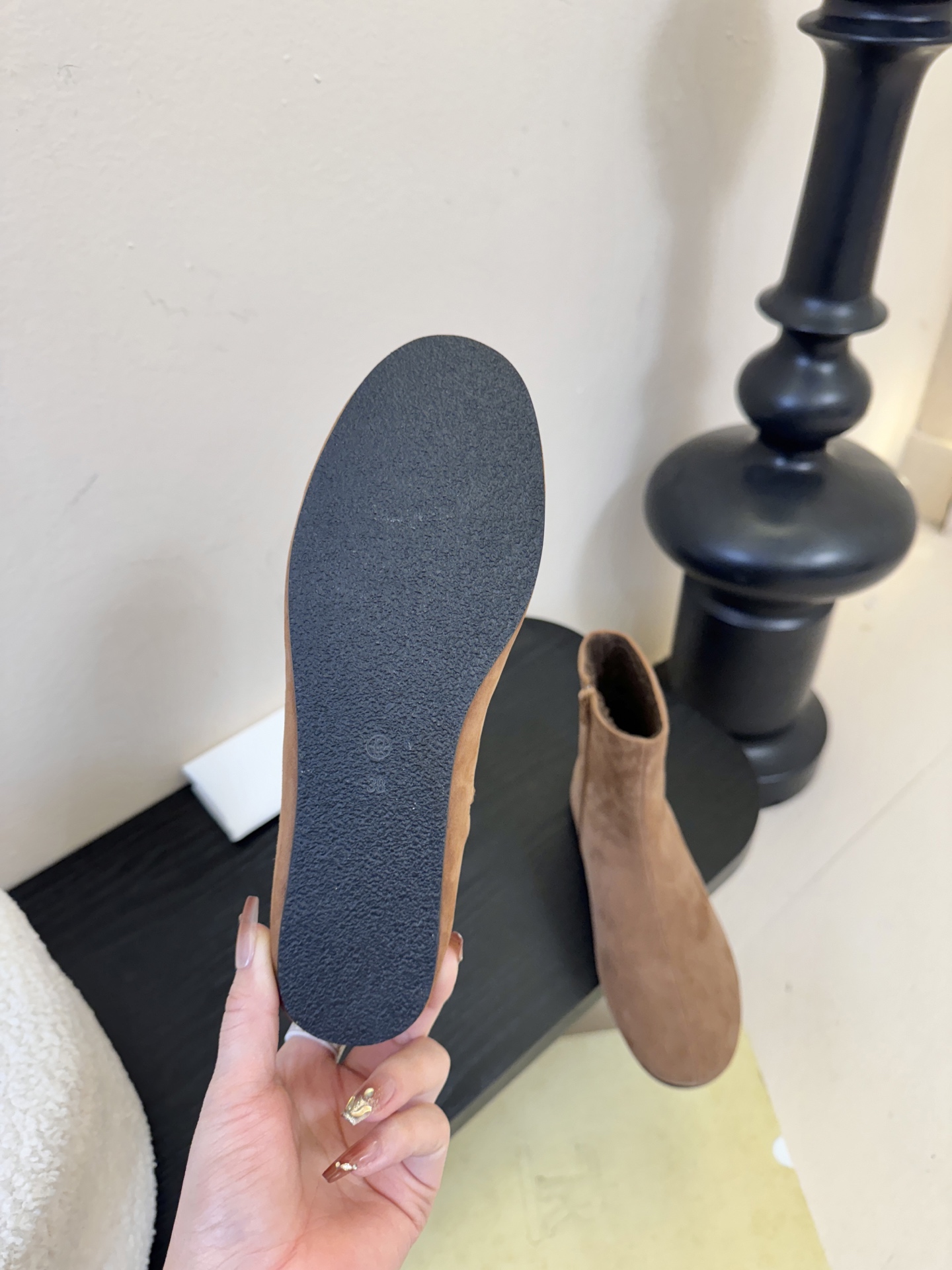 The ro*2026新款平底切尔西短靴很少会看到一款会做到这么精细、而且对脚的包容性特别强，把脚型修饰