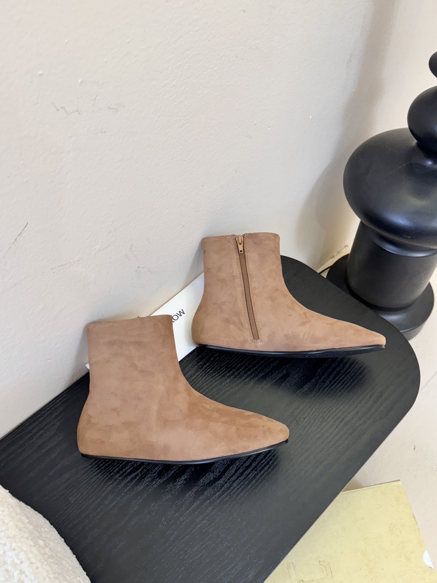 The ro*2026新款平底切尔西短靴很少会看到一款会做到这么精细、而且对脚的包容性特别强，把脚型修饰