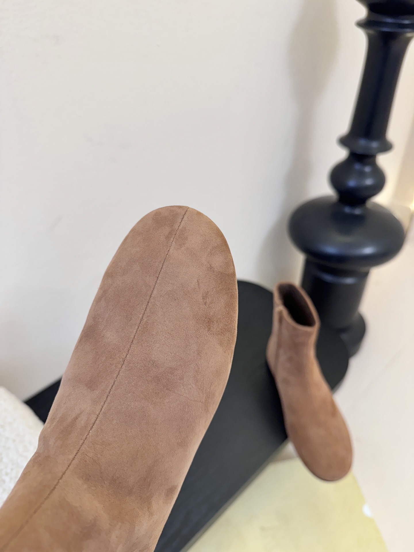 The ro*2026新款平底切尔西短靴很少会看到一款会做到这么精细、而且对脚的包容性特别强，把脚型修饰