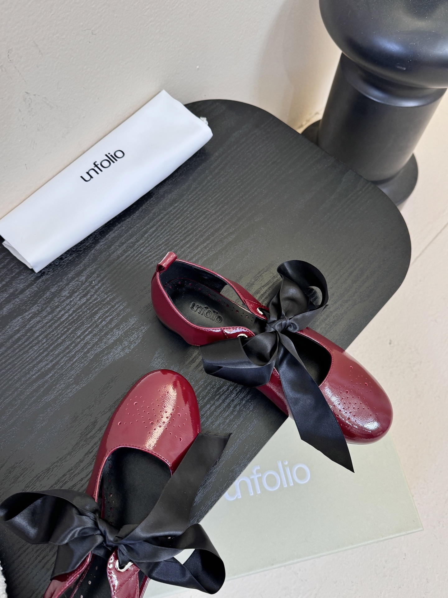 UNFOLIO26早春玛丽珍氛围感超绝的一款，少女风满满鞋身采用进口柔软牛油皮&超软漆皮，搭配超梦幻蝴蝶