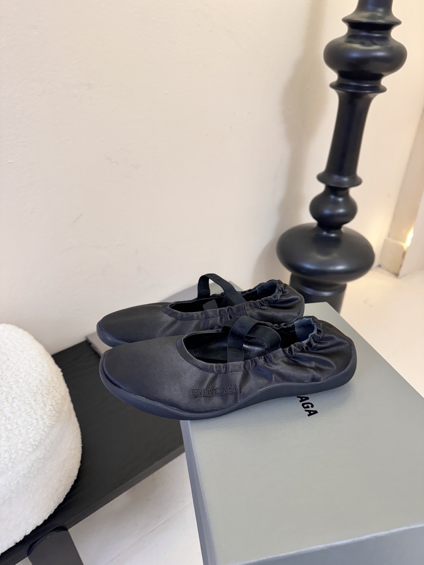 BALENCIAGA巴黎世家芭蕾舞鞋 跳舞鞋 好多明星网红种草 超经典的鞋型设计 永不过时的穿搭 这款芭