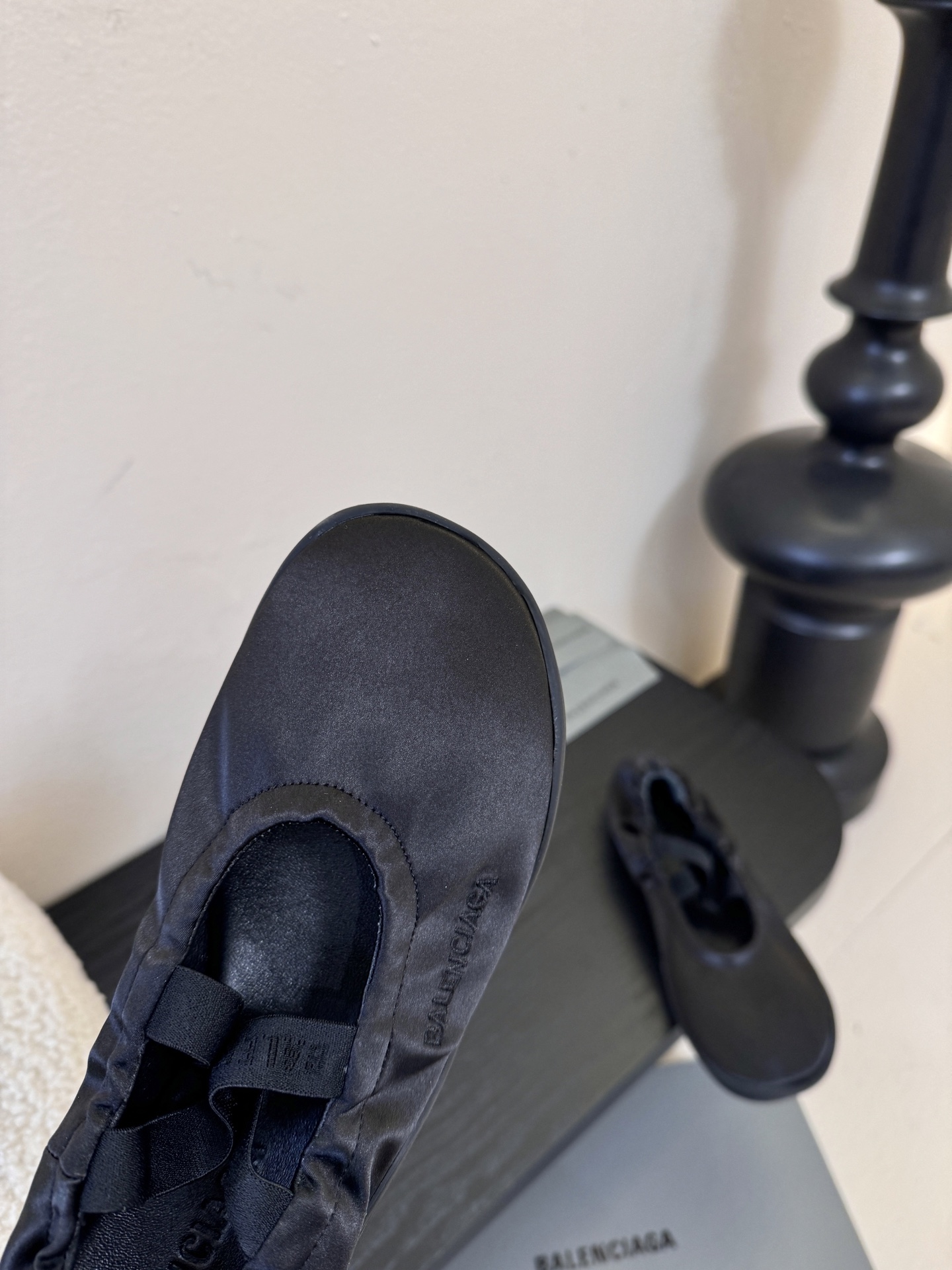 BALENCIAGA巴黎世家芭蕾舞鞋 跳舞鞋 好多明星网红种草 超经典的鞋型设计 永不过时的穿搭 这款芭