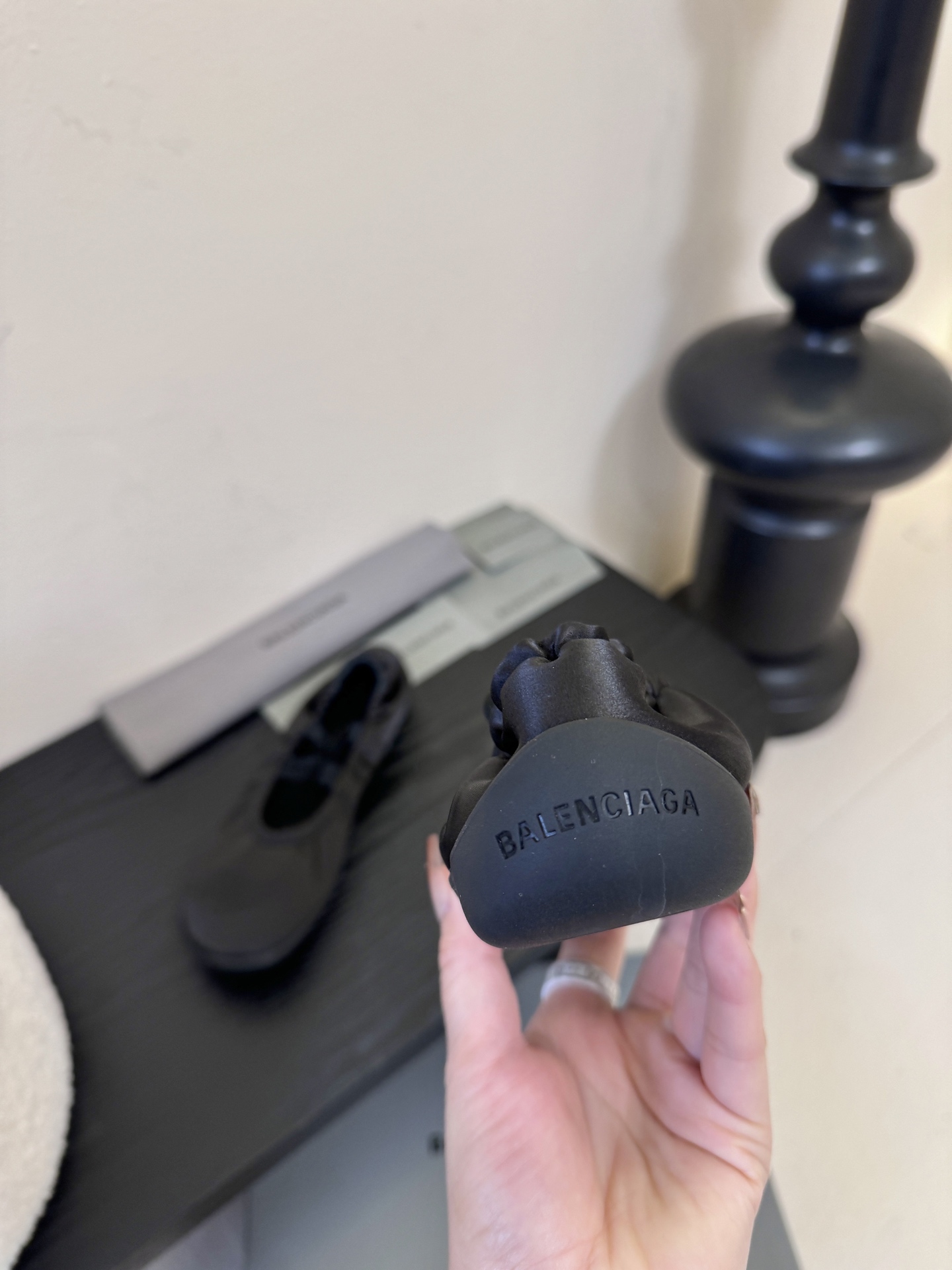 BALENCIAGA巴黎世家芭蕾舞鞋 跳舞鞋 好多明星网红种草 超经典的鞋型设计 永不过时的穿搭 这款芭