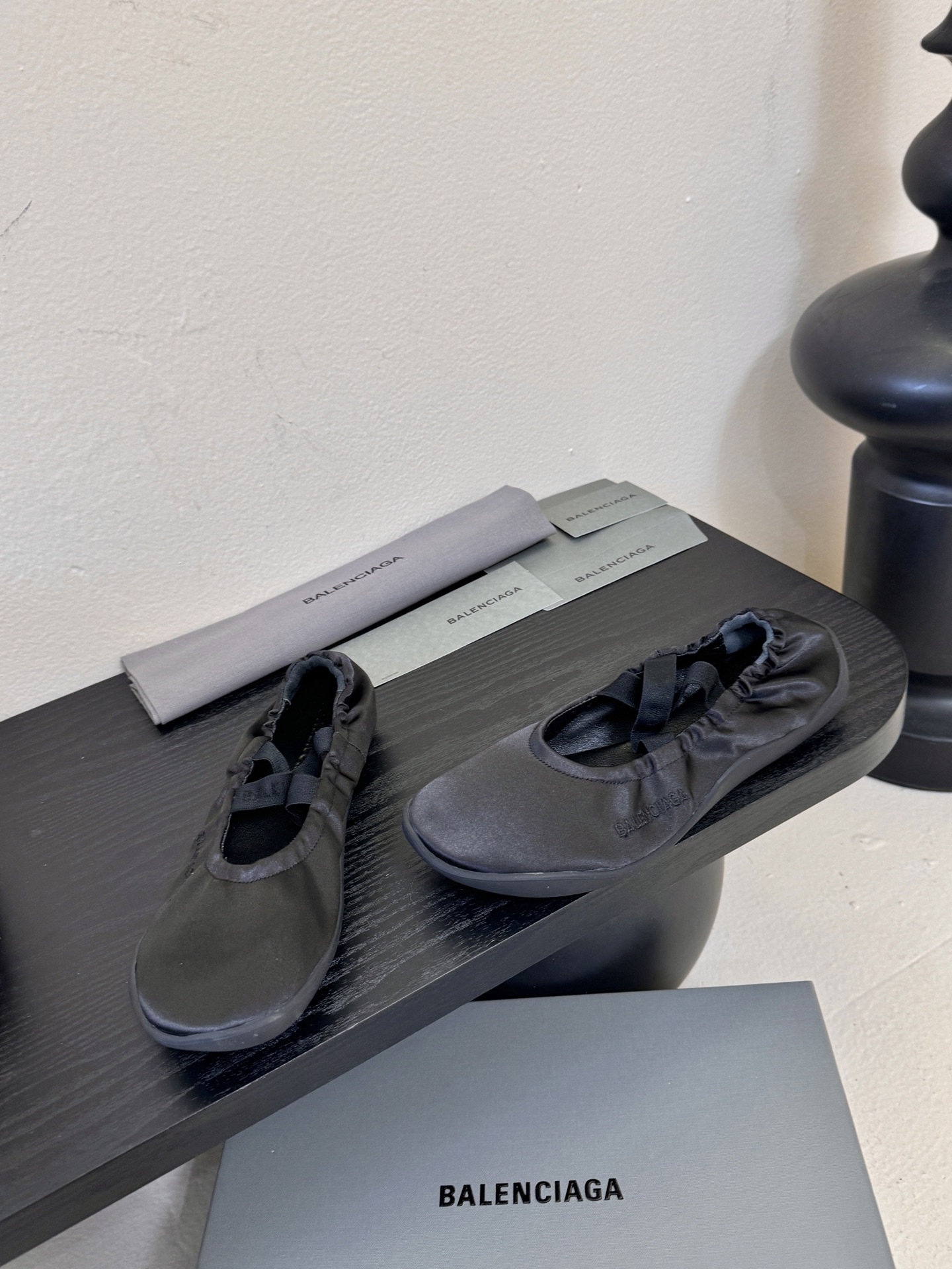 BALENCIAGA巴黎世家芭蕾舞鞋 跳舞鞋 好多明星网红种草 超经典的鞋型设计 永不过时的穿搭 这款芭