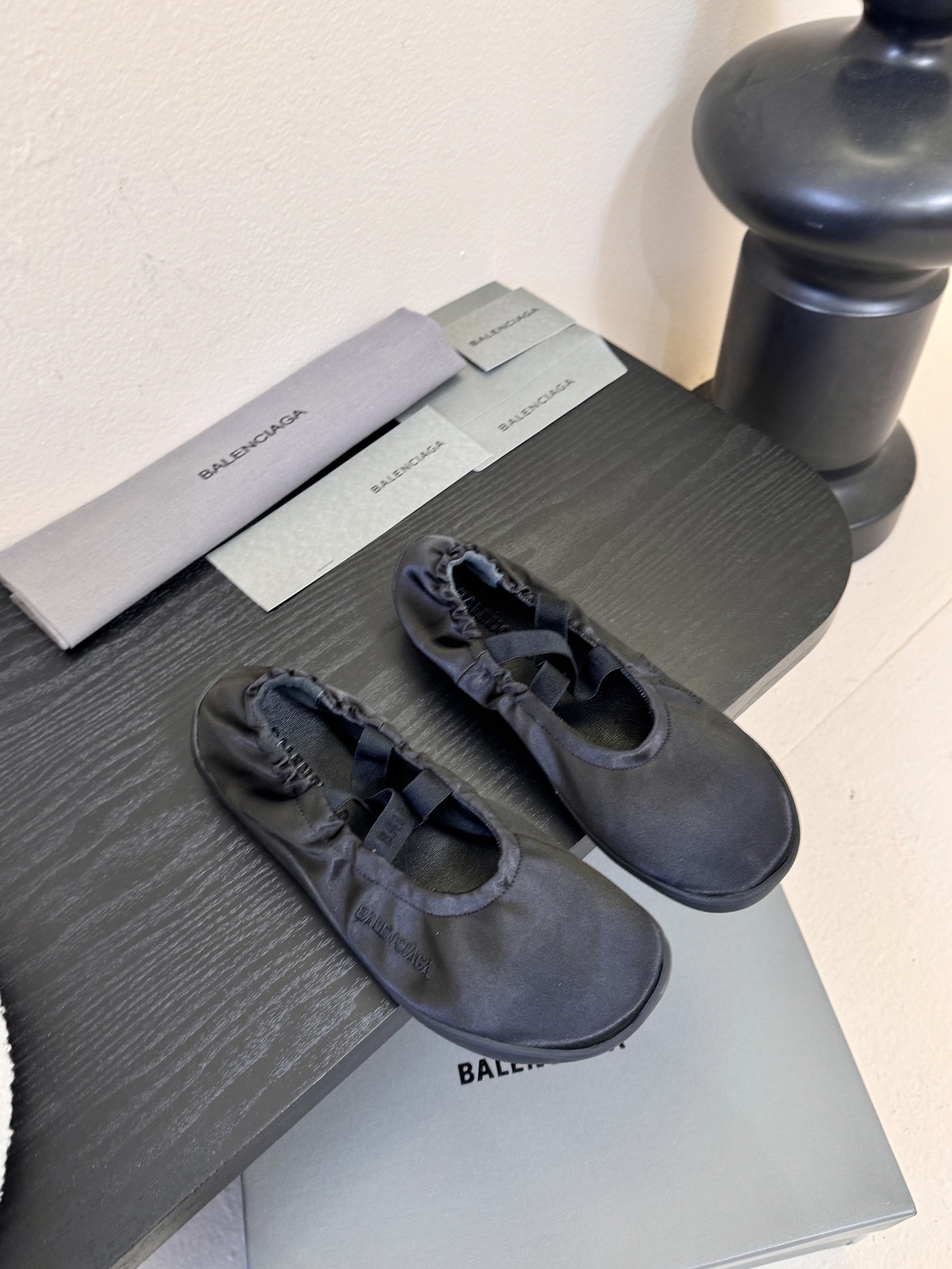 BALENCIAGA巴黎世家芭蕾舞鞋 跳舞鞋 好多明星网红种草 超经典的鞋型设计 永不过时的穿搭 这款芭