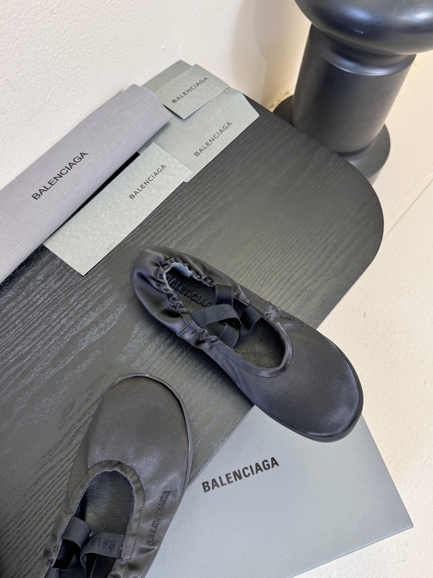 BALENCIAGA巴黎世家芭蕾舞鞋 跳舞鞋 好多明星网红种草 超经典的鞋型设计 永不过时的穿搭 这款芭