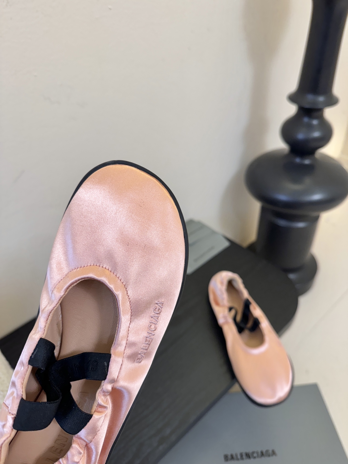 BALENCIAGA巴黎世家芭蕾舞鞋 跳舞鞋 好多明星网红种草 超经典的鞋型设计 永不过时的穿搭 这款芭
