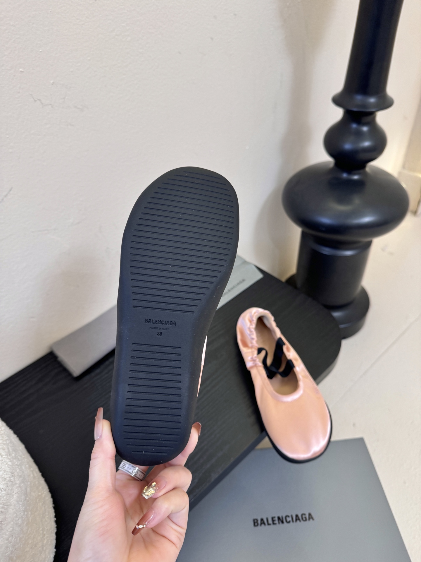 BALENCIAGA巴黎世家芭蕾舞鞋 跳舞鞋 好多明星网红种草 超经典的鞋型设计 永不过时的穿搭 这款芭