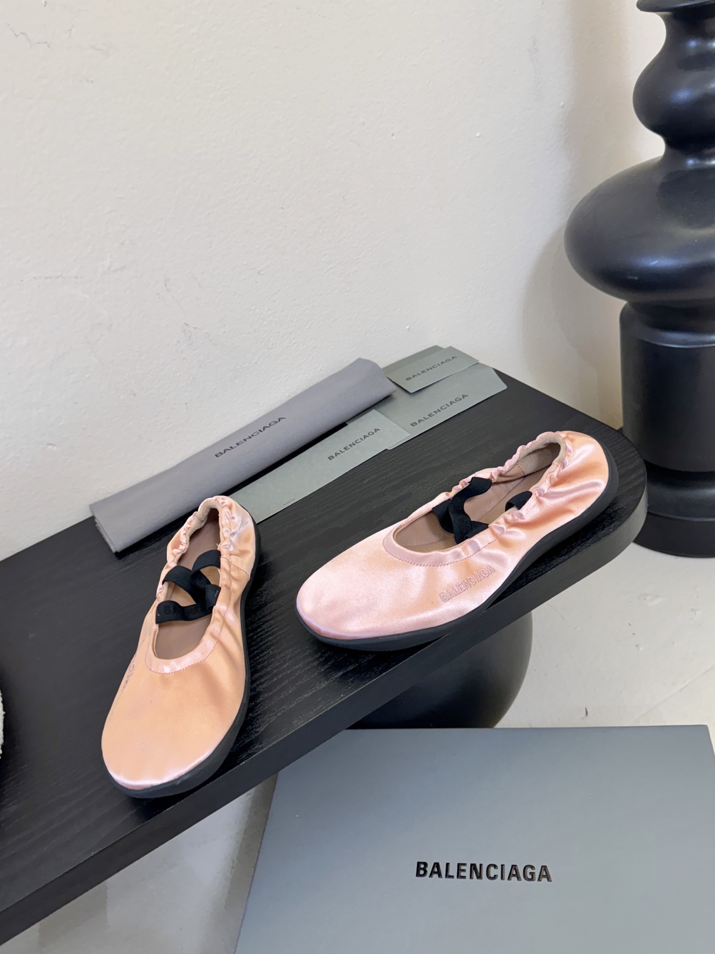 BALENCIAGA巴黎世家芭蕾舞鞋 跳舞鞋 好多明星网红种草 超经典的鞋型设计 永不过时的穿搭 这款芭