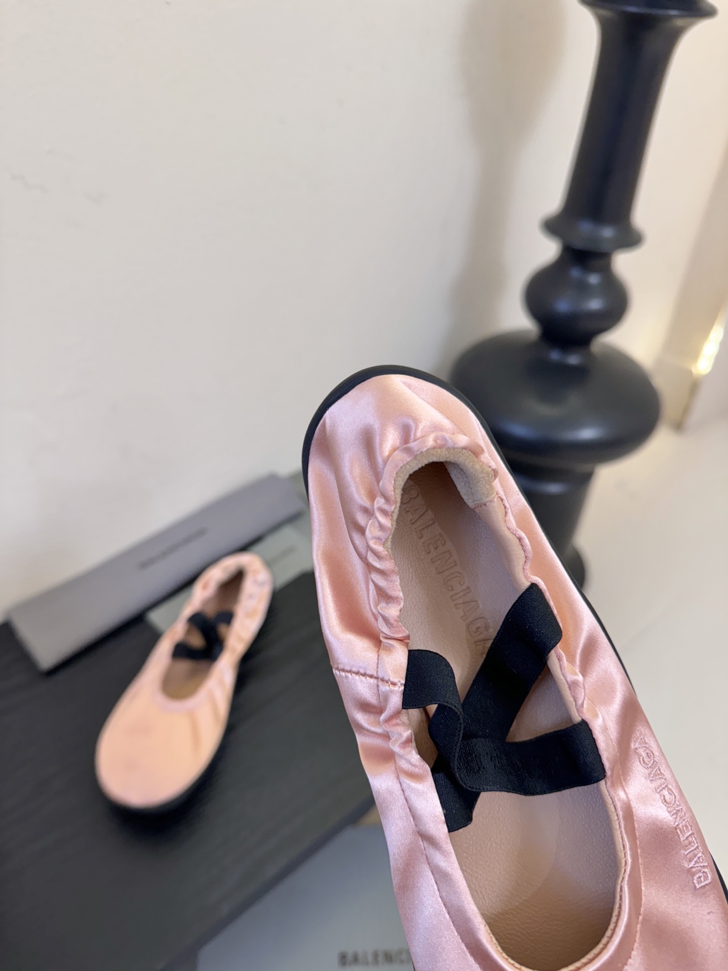 BALENCIAGA巴黎世家芭蕾舞鞋 跳舞鞋 好多明星网红种草 超经典的鞋型设计 永不过时的穿搭 这款芭