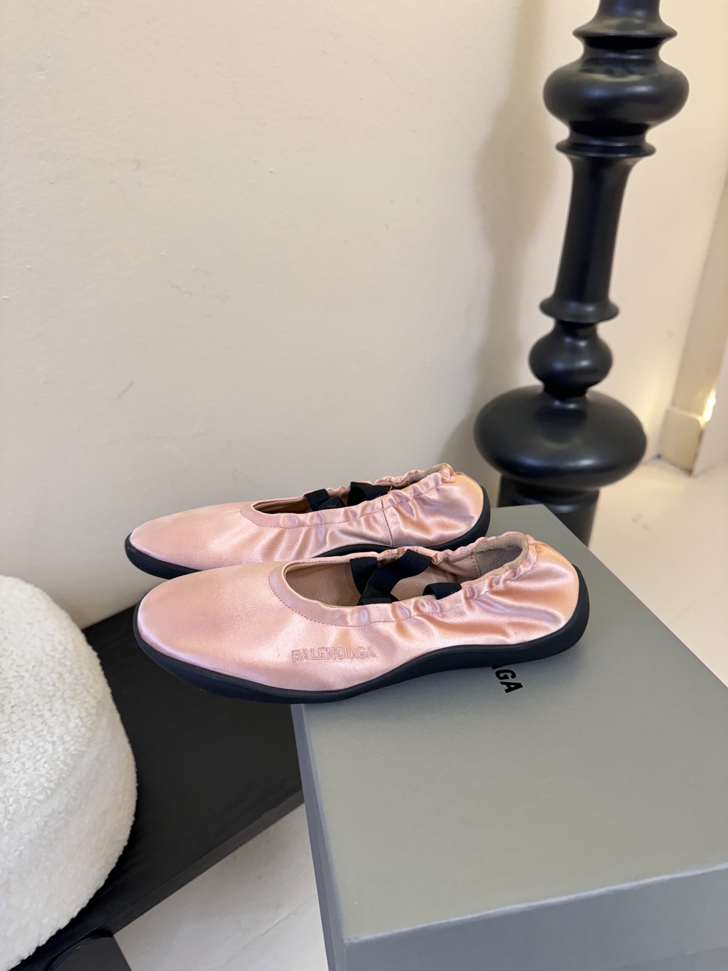 BALENCIAGA巴黎世家芭蕾舞鞋 跳舞鞋 好多明星网红种草 超经典的鞋型设计 永不过时的穿搭 这款芭