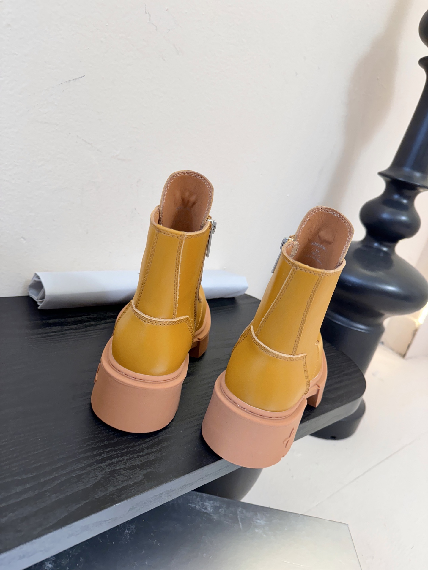 SMFK 26ss 最新 四季马丁 新款马丁靴卖疯了 宝子们！吴宣仪同款最近非常门 爆真的是很耐看越看越