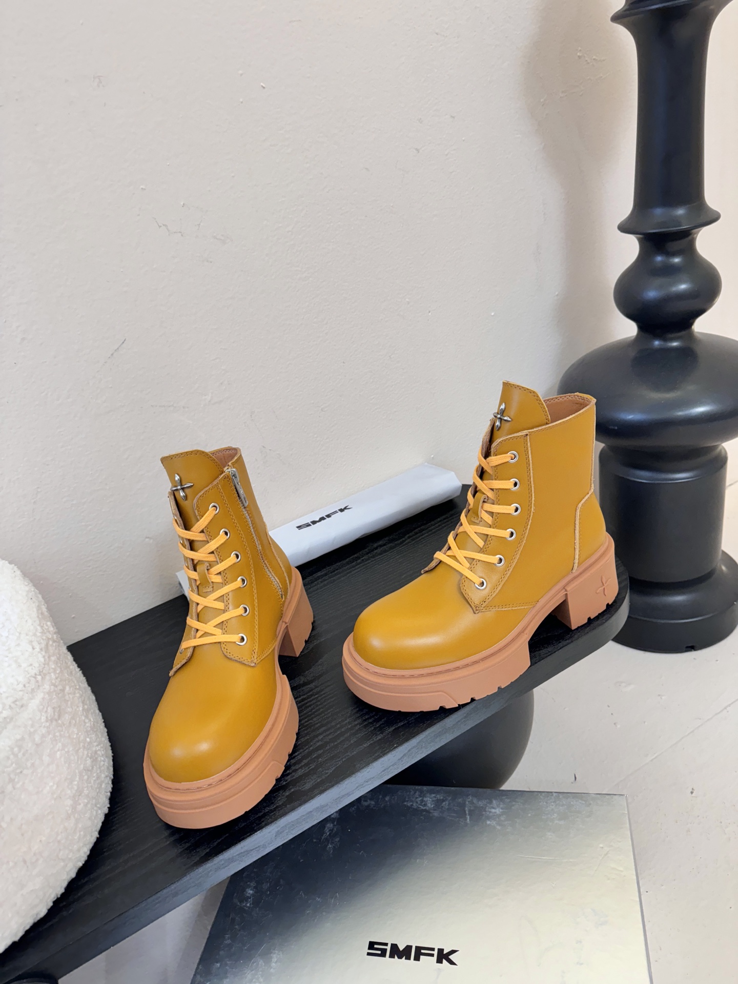 SMFK 26ss 最新 四季马丁 新款马丁靴卖疯了 宝子们！吴宣仪同款最近非常门 爆真的是很耐看越看越