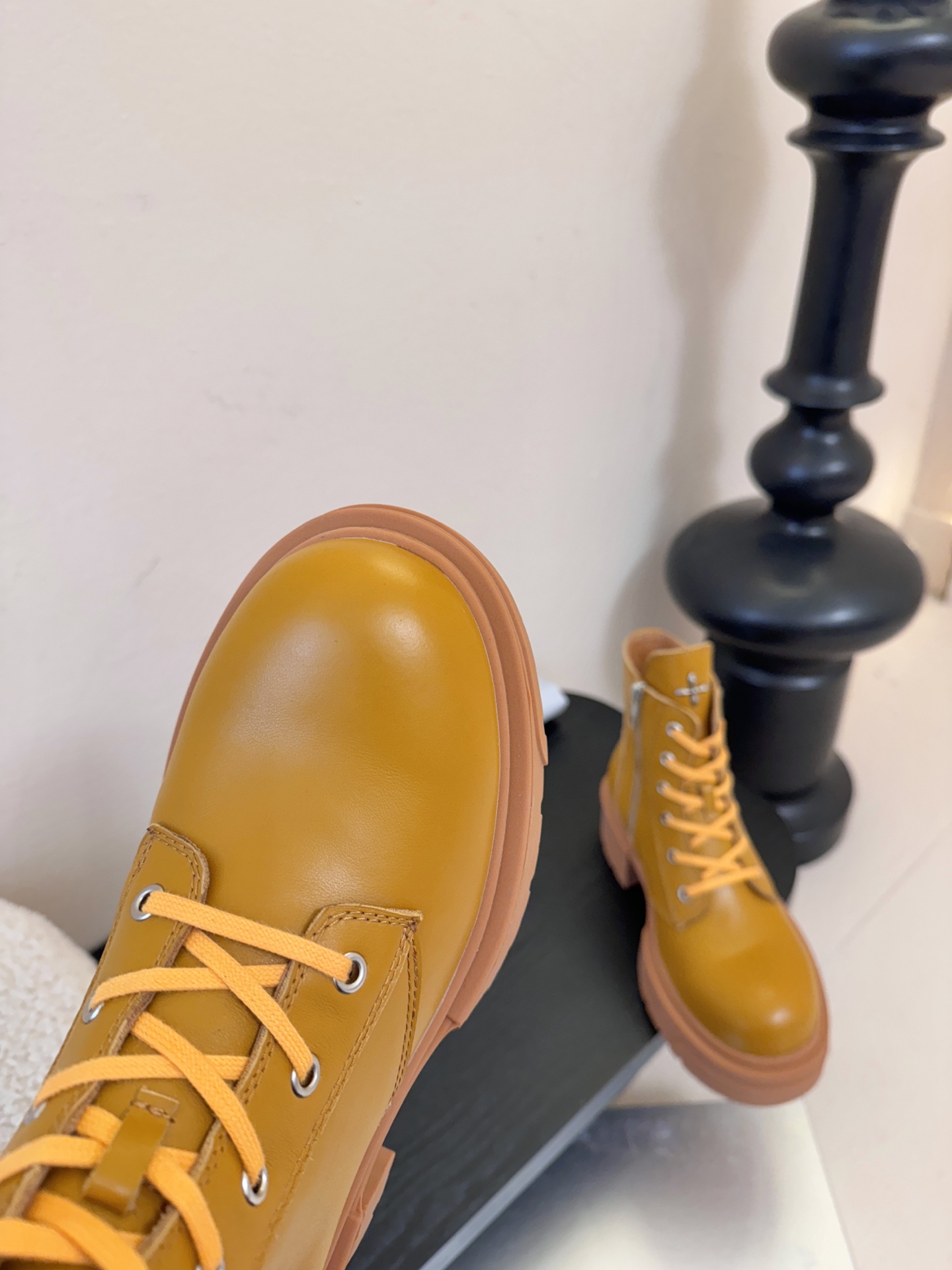 SMFK 26ss 最新 四季马丁 新款马丁靴卖疯了 宝子们！吴宣仪同款最近非常门 爆真的是很耐看越看越