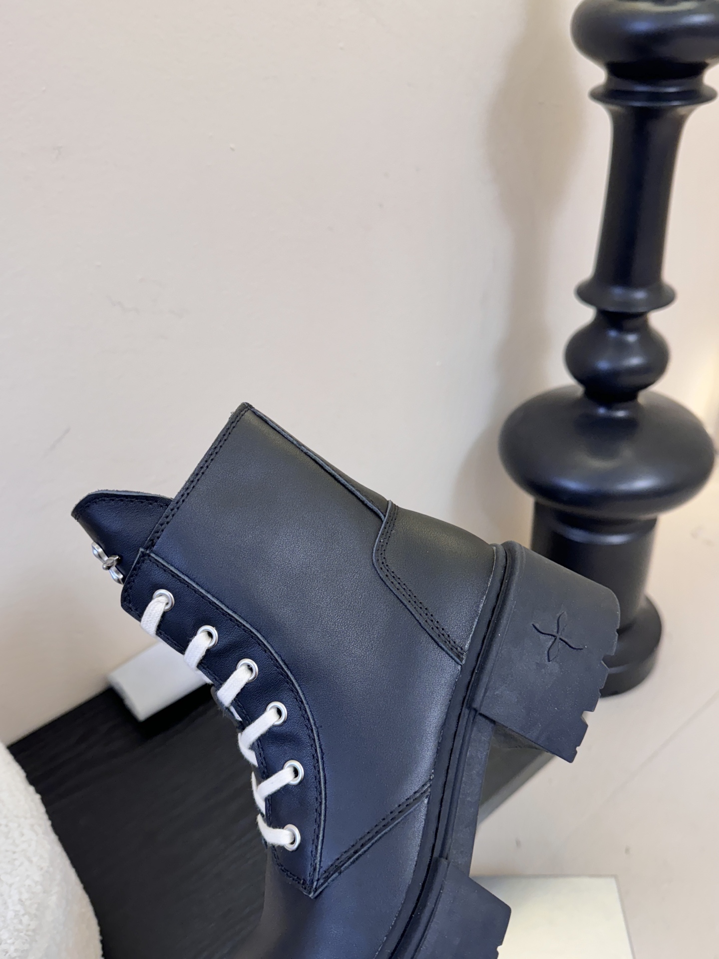 SMFK 26ss 最新 四季马丁 新款马丁靴卖疯了 宝子们！吴宣仪同款最近非常门 爆真的是很耐看越看越