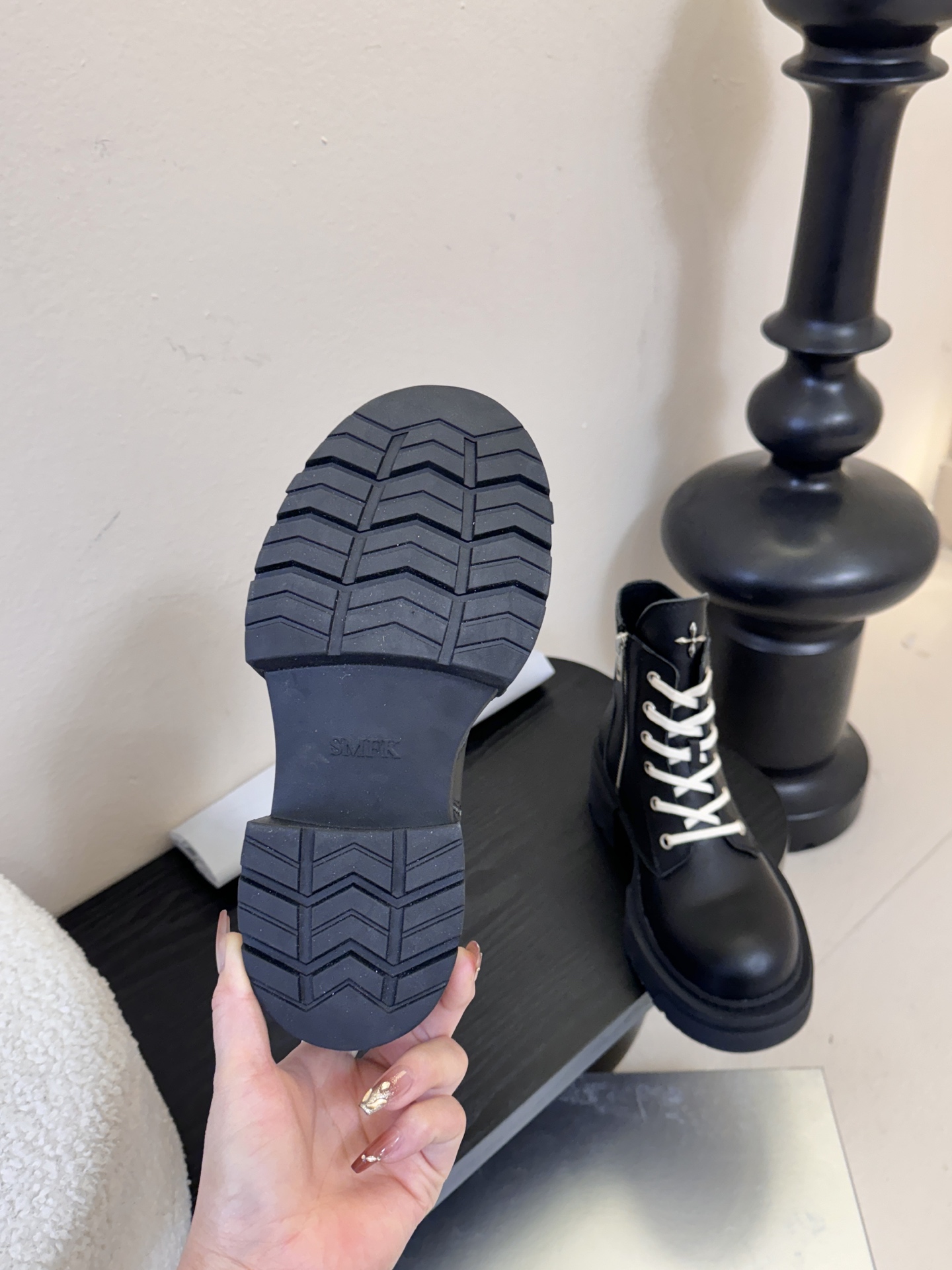 SMFK 26ss 最新 四季马丁 新款马丁靴卖疯了 宝子们！吴宣仪同款最近非常门 爆真的是很耐看越看越