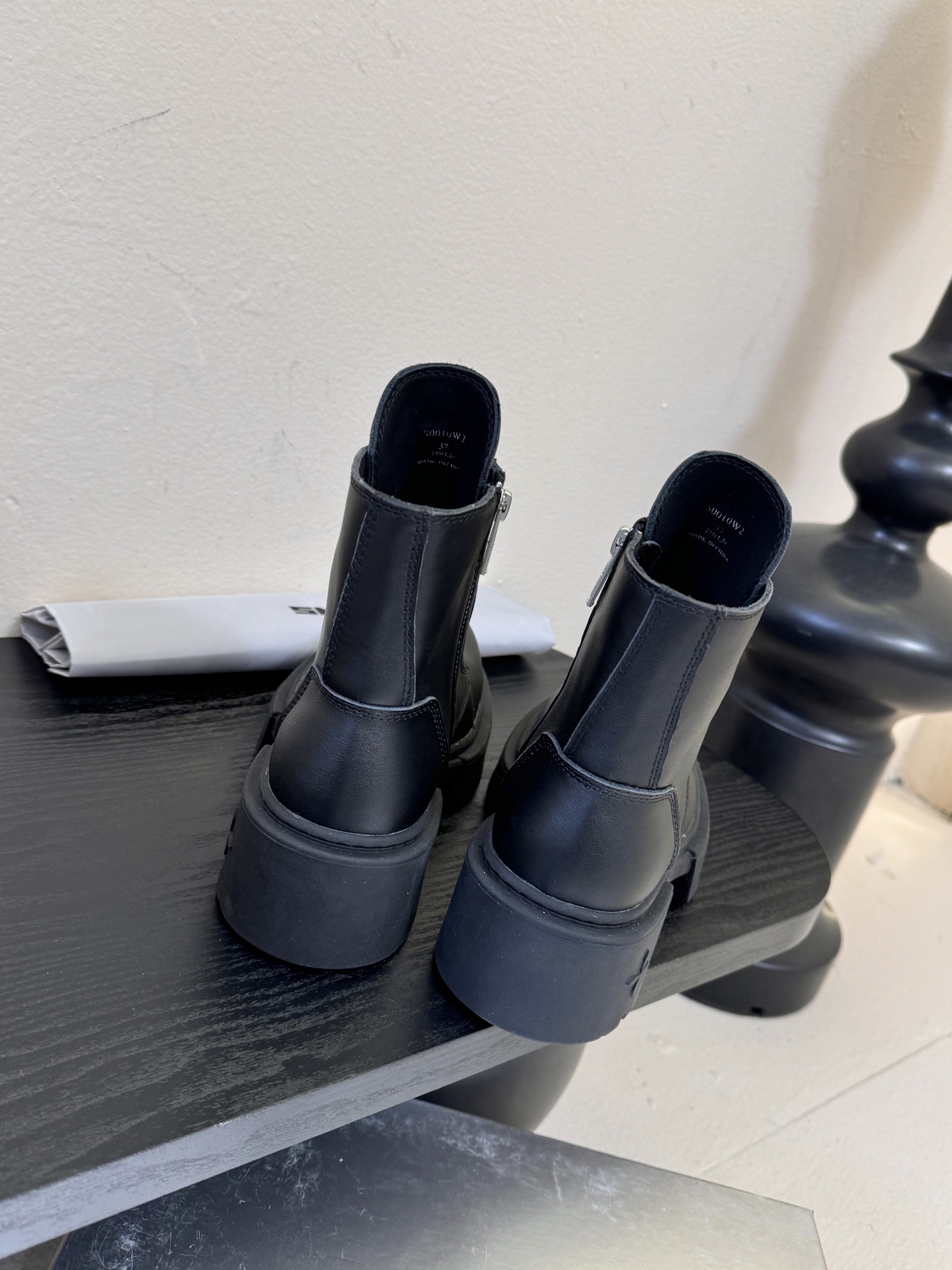 SMFK 26ss 最新 四季马丁 新款马丁靴卖疯了 宝子们！吴宣仪同款最近非常门 爆真的是很耐看越看越