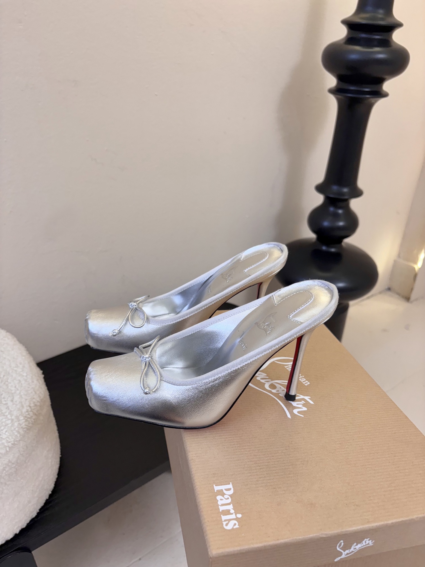 10.5公分ChristinLouboutin/CL26WF新品猪鼻子蝴蝶结高跟鞋单鞋在时尚的舞台上CL