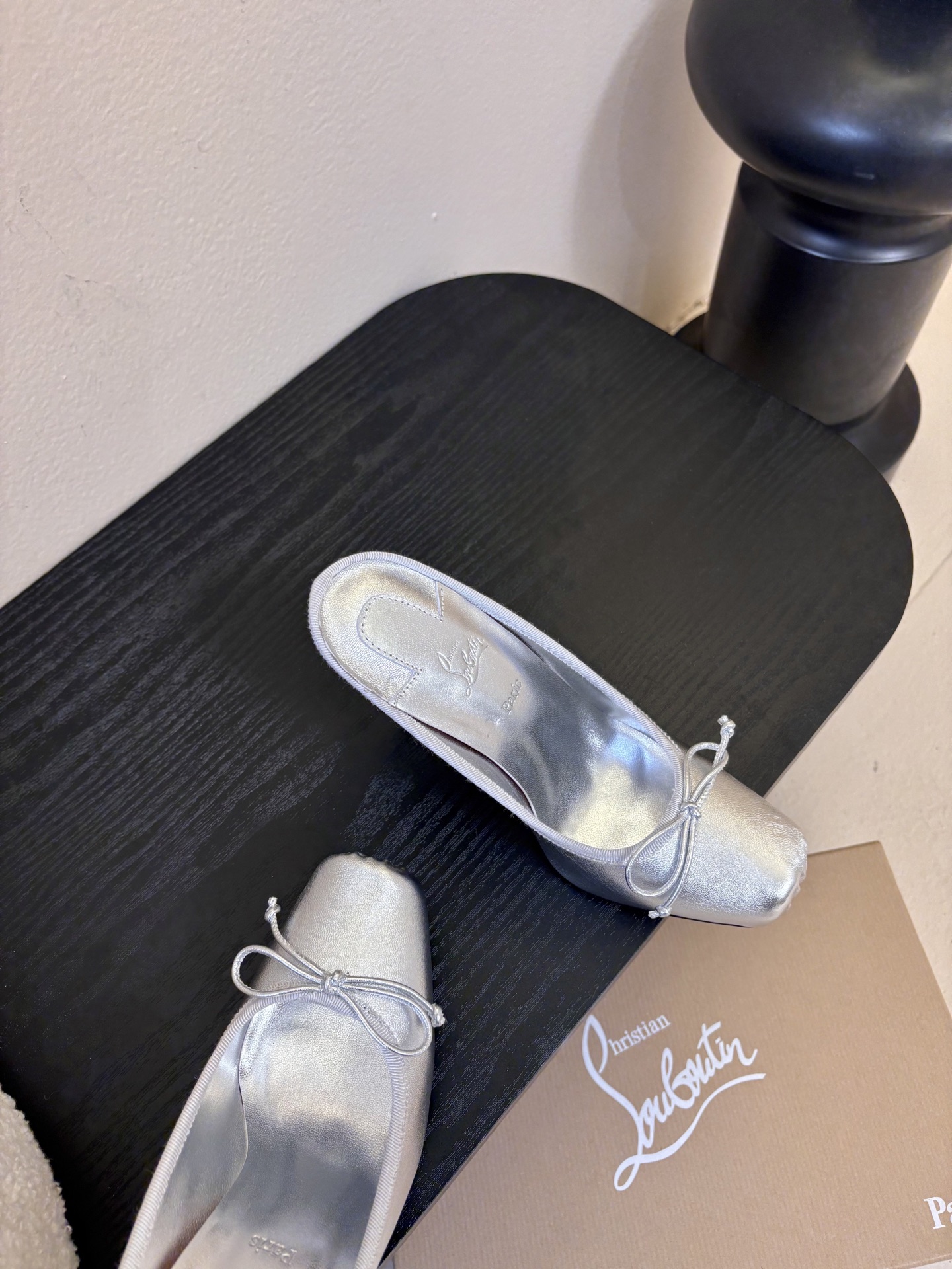 10.5公分ChristinLouboutin/CL26WF新品猪鼻子蝴蝶结高跟鞋单鞋在时尚的舞台上CL