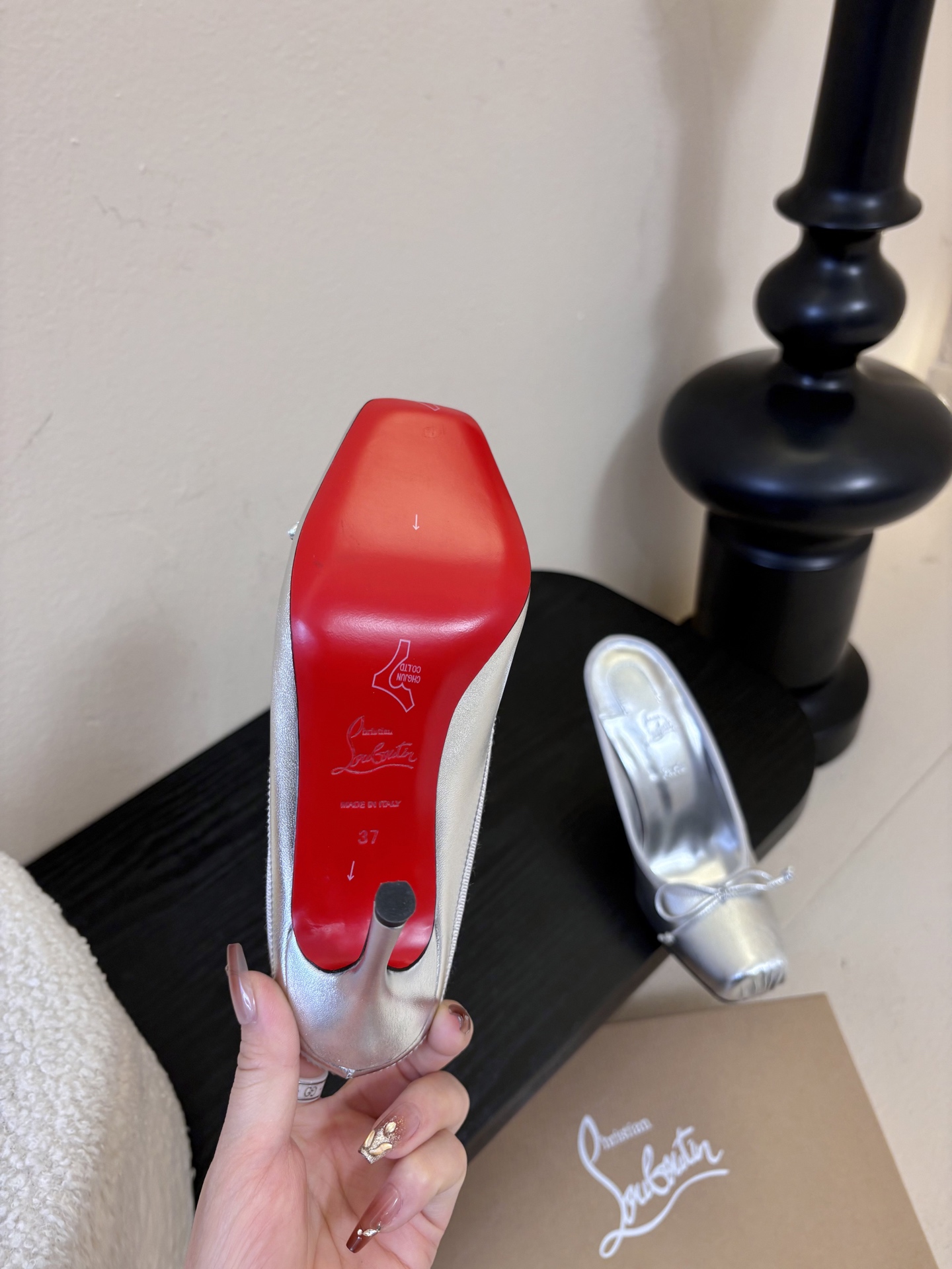 10.5公分ChristinLouboutin/CL26WF新品猪鼻子蝴蝶结高跟鞋单鞋在时尚的舞台上CL