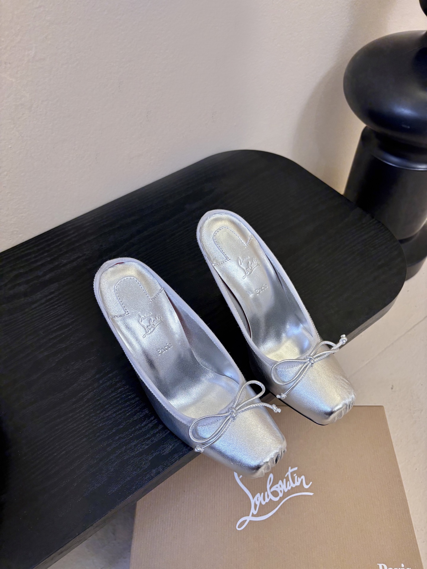 10.5公分ChristinLouboutin/CL26WF新品猪鼻子蝴蝶结高跟鞋单鞋在时尚的舞台上CL