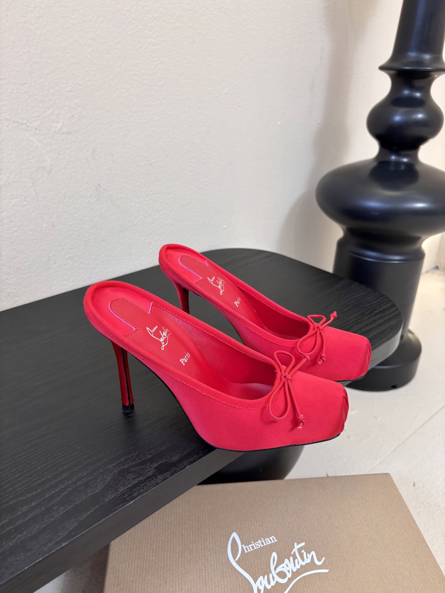 10.5公分ChristinLouboutin/CL26WF新品猪鼻子蝴蝶结高跟鞋单鞋在时尚的舞台上CL