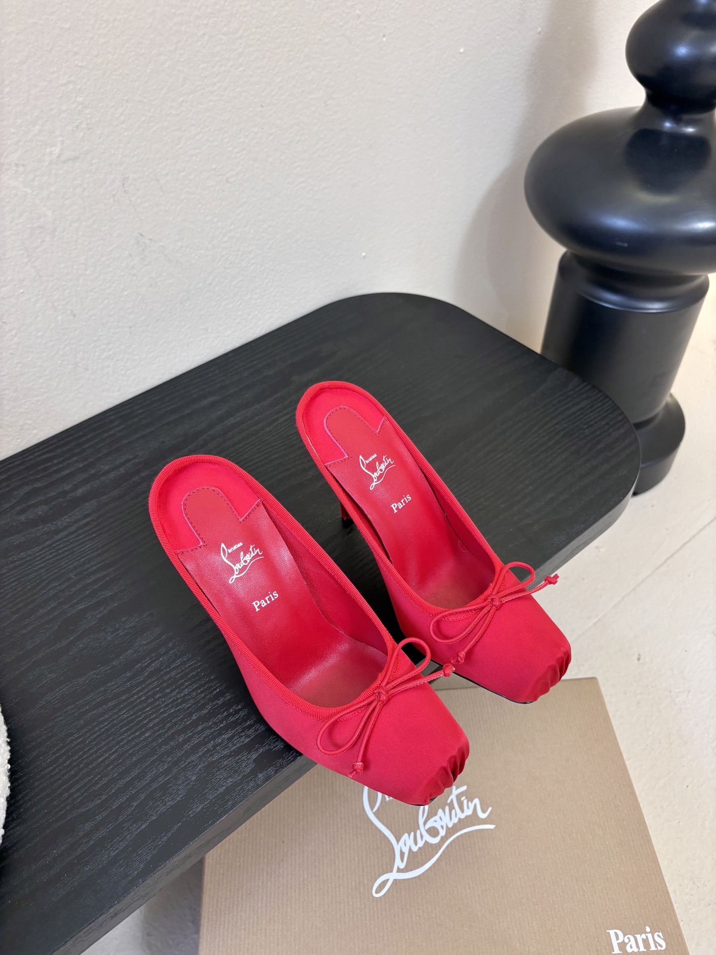 10.5公分ChristinLouboutin/CL26WF新品猪鼻子蝴蝶结高跟鞋单鞋在时尚的舞台上CL