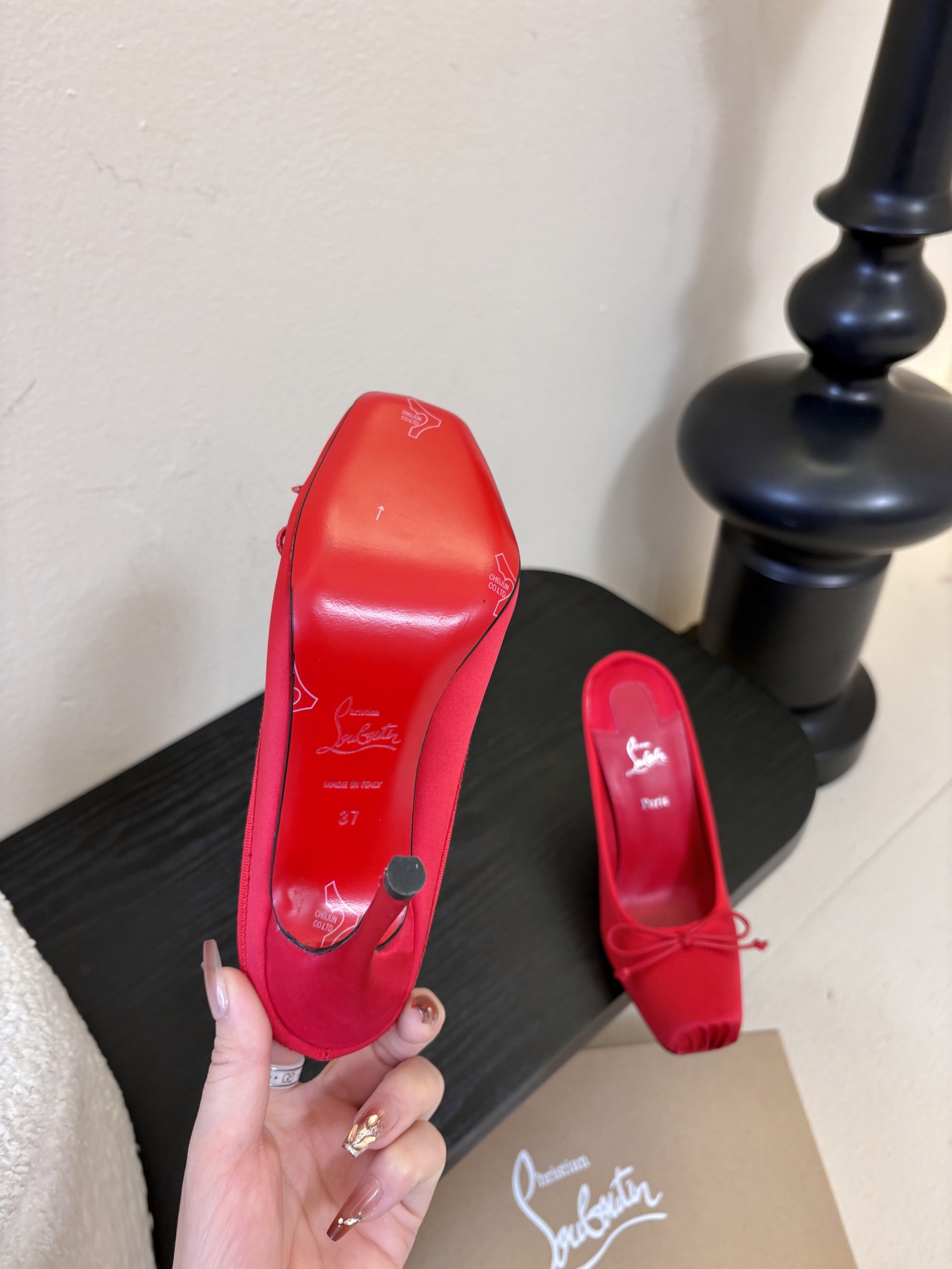 10.5公分ChristinLouboutin/CL26WF新品猪鼻子蝴蝶结高跟鞋单鞋在时尚的舞台上CL