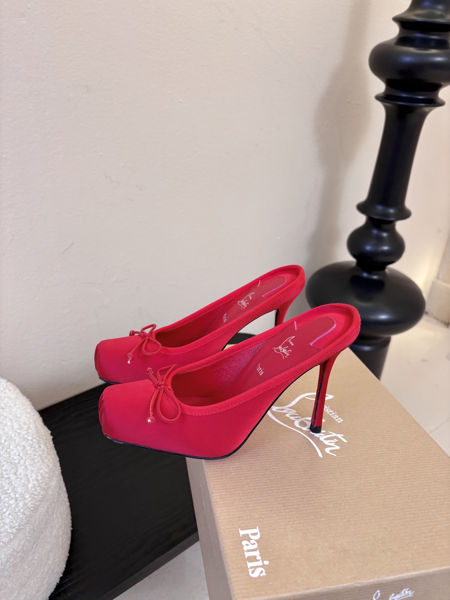 10.5公分ChristinLouboutin/CL26WF新品猪鼻子蝴蝶结高跟鞋单鞋在时尚的舞台上CL