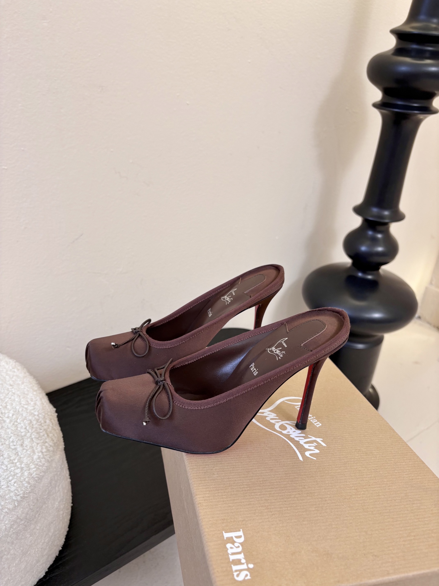 10.5公分ChristinLouboutin/CL26WF新品猪鼻子蝴蝶结高跟鞋单鞋在时尚的舞台上CL