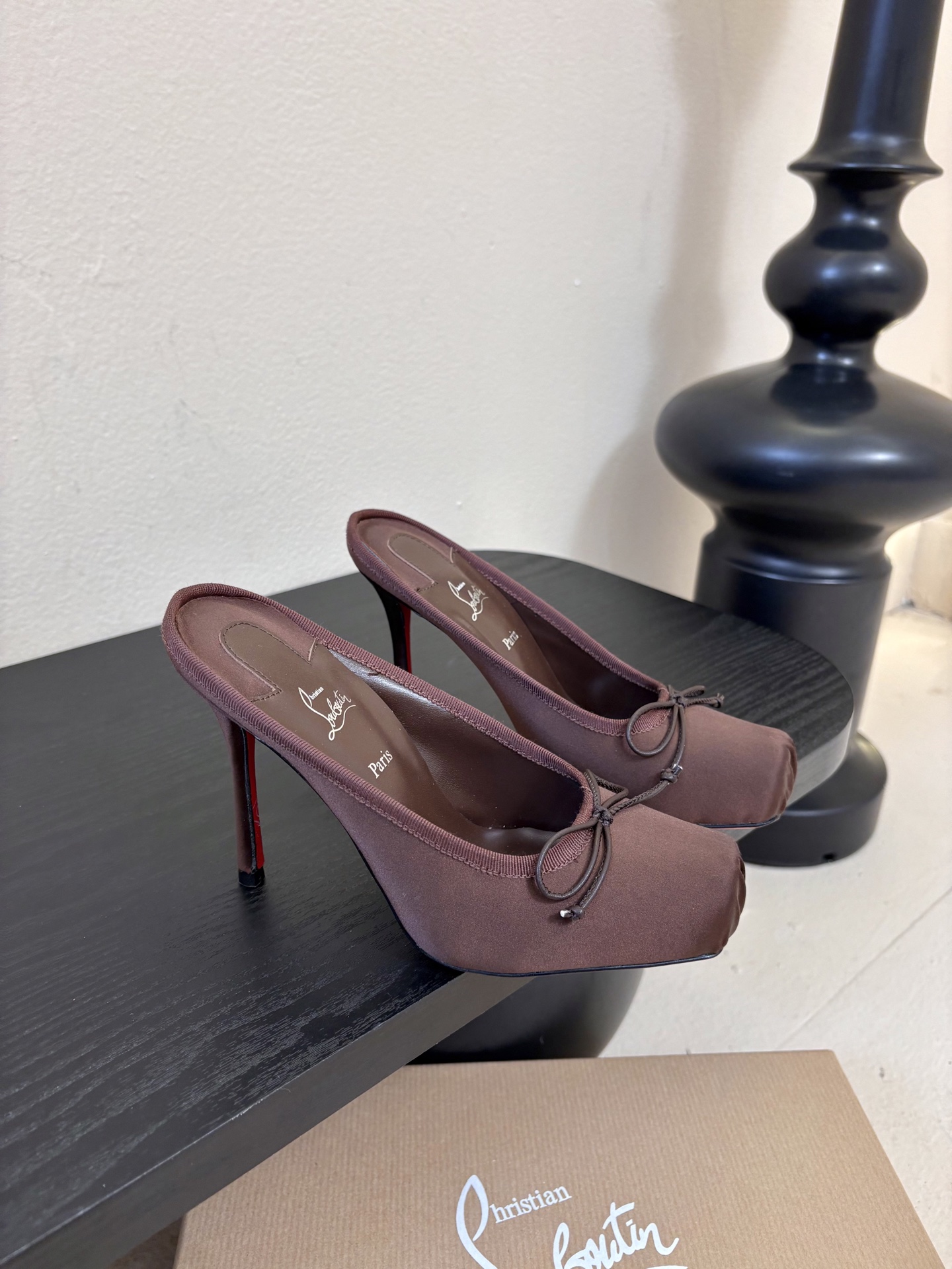 10.5公分ChristinLouboutin/CL26WF新品猪鼻子蝴蝶结高跟鞋单鞋在时尚的舞台上CL