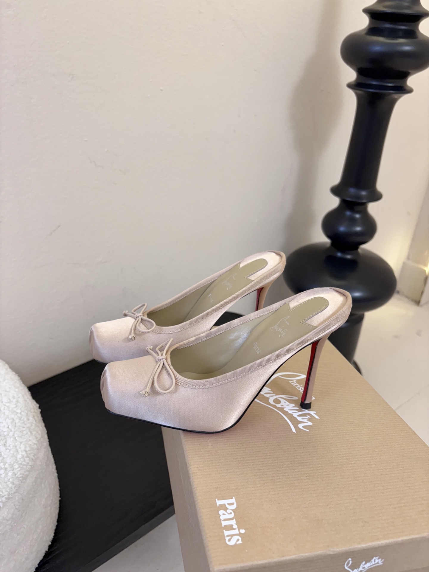 10.5公分ChristinLouboutin/CL26WF新品猪鼻子蝴蝶结高跟鞋单鞋在时尚的舞台上CL