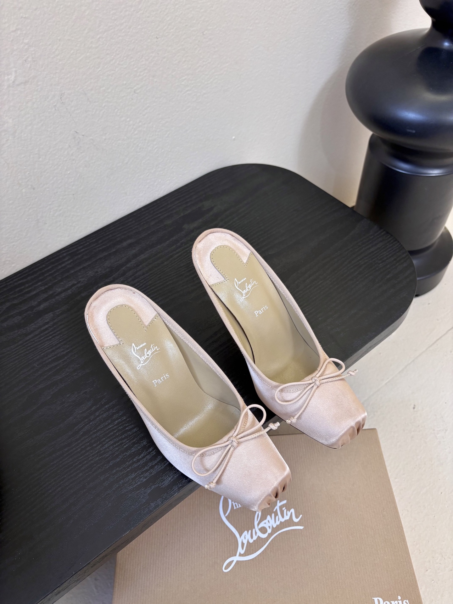 10.5公分ChristinLouboutin/CL26WF新品猪鼻子蝴蝶结高跟鞋单鞋在时尚的舞台上CL