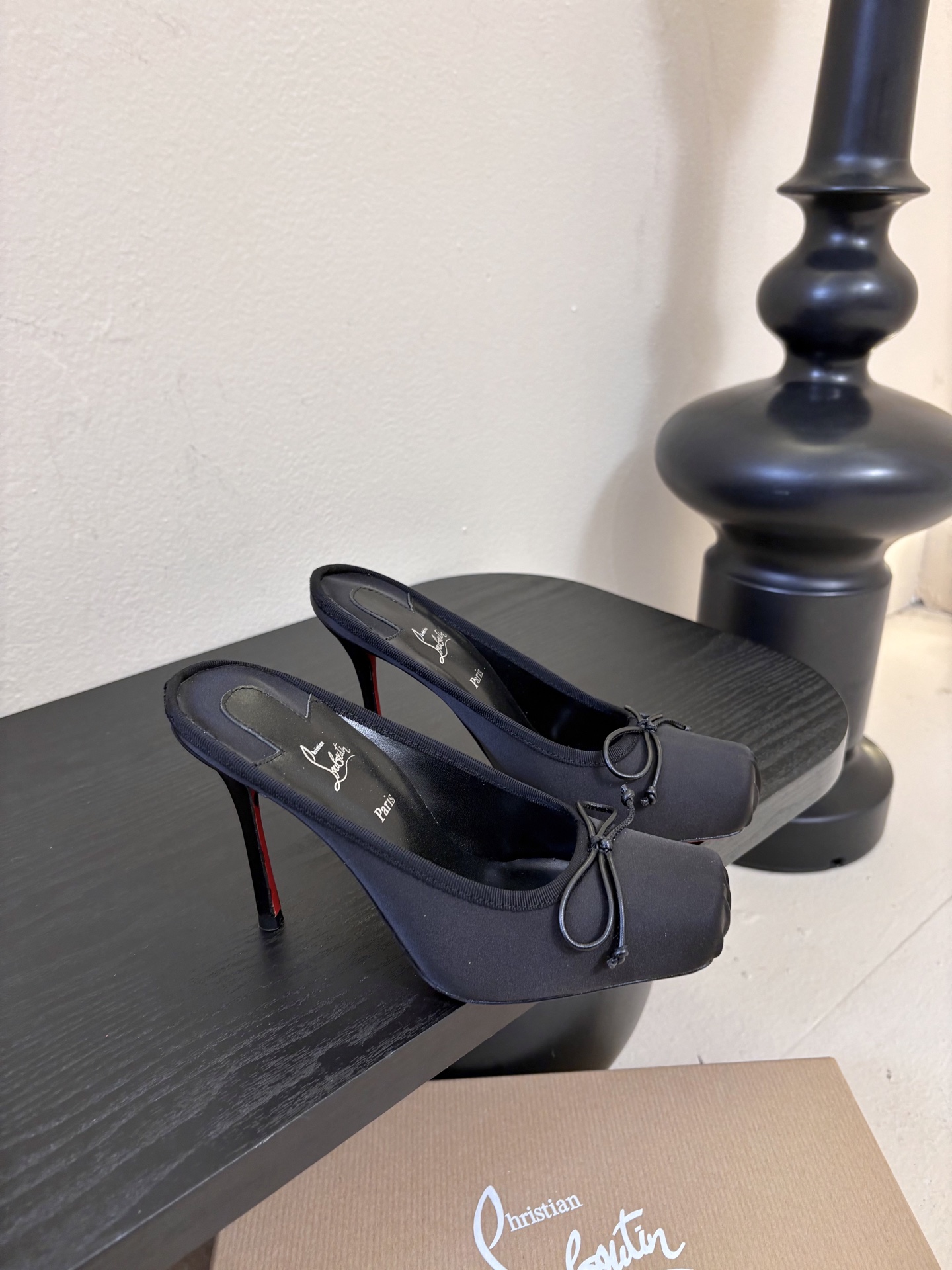 10.5公分ChristinLouboutin/CL26WF新品猪鼻子蝴蝶结高跟鞋单鞋在时尚的舞台上CL