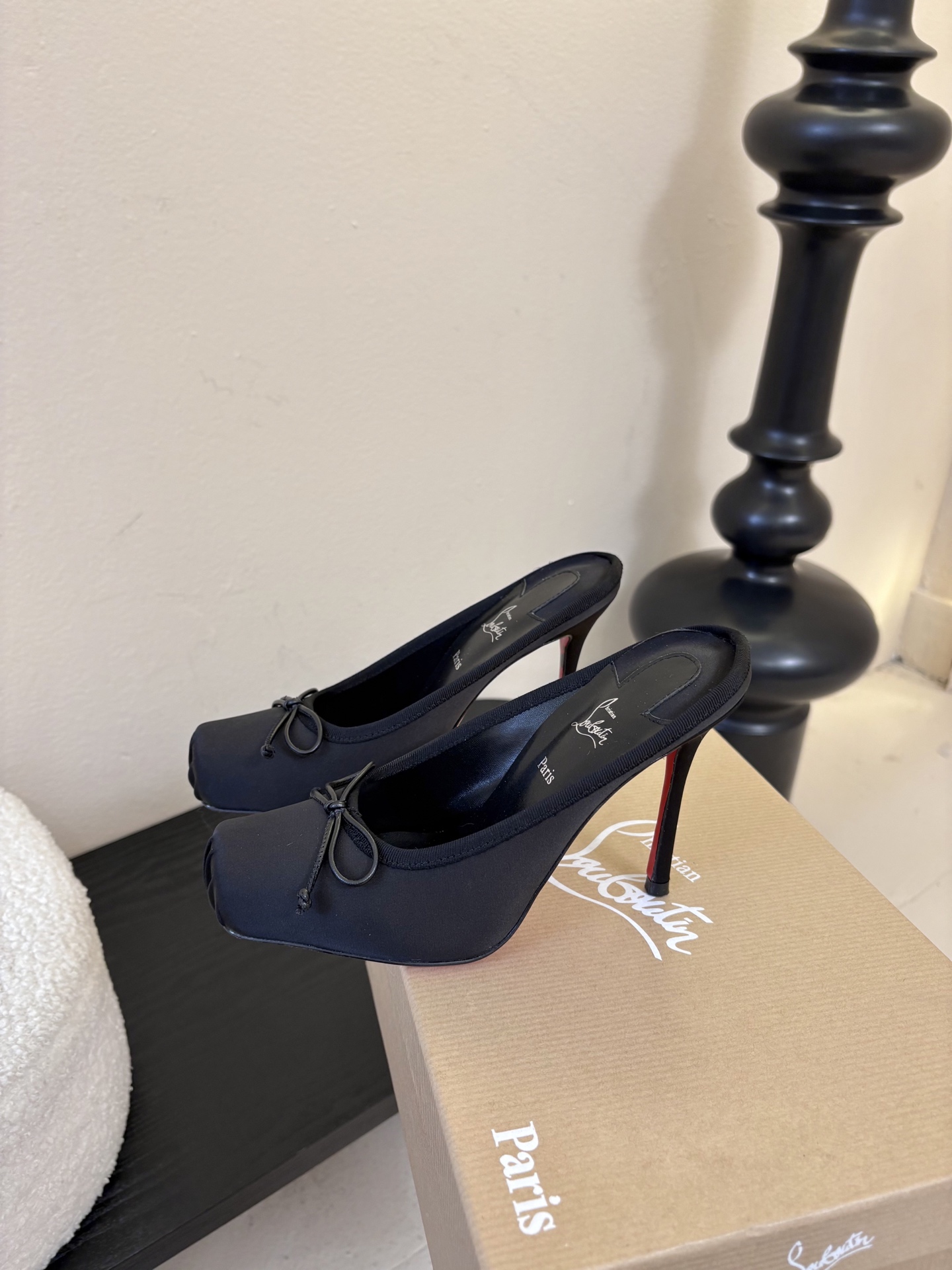 10.5公分ChristinLouboutin/CL26WF新品猪鼻子蝴蝶结高跟鞋单鞋在时尚的舞台上CL